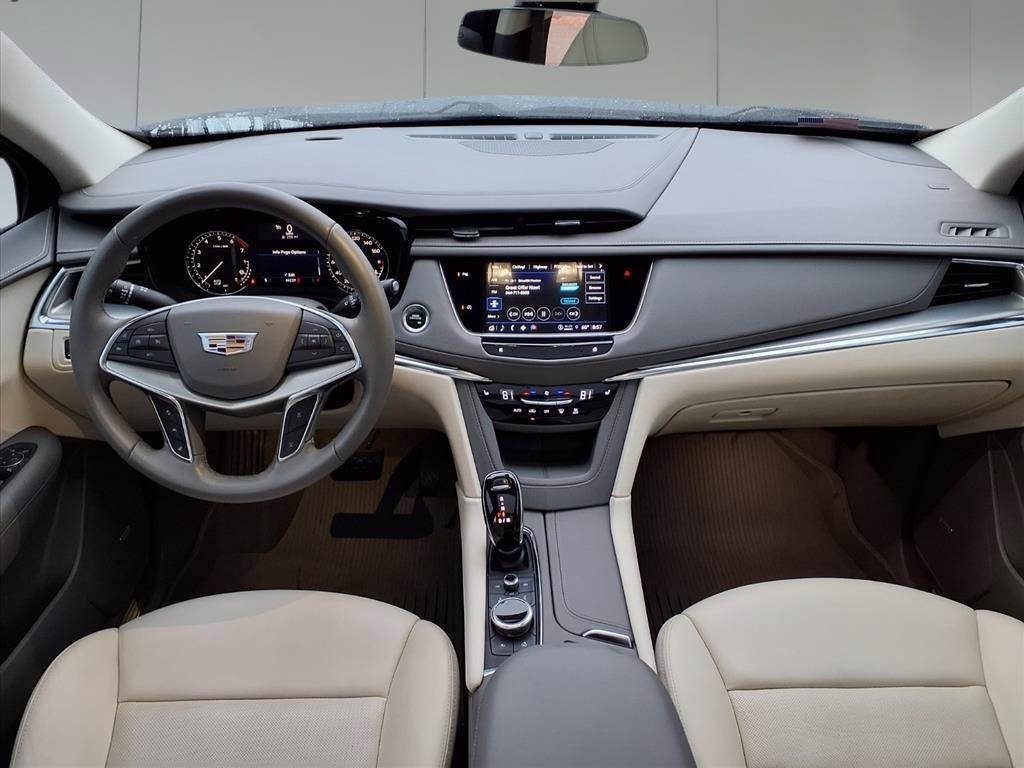 2022 Cadillac XT5 Premium Luxury
