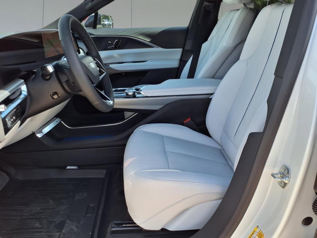 2025 Cadillac LYRIQ Luxury 1