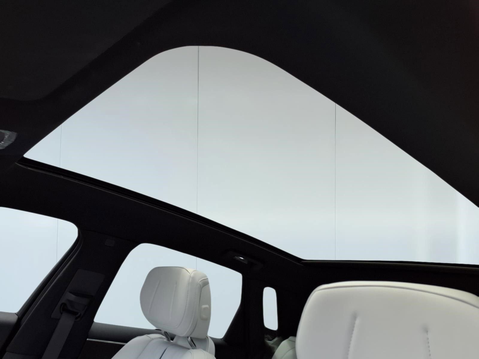 2024 Cadillac LYRIQ Luxury 1
