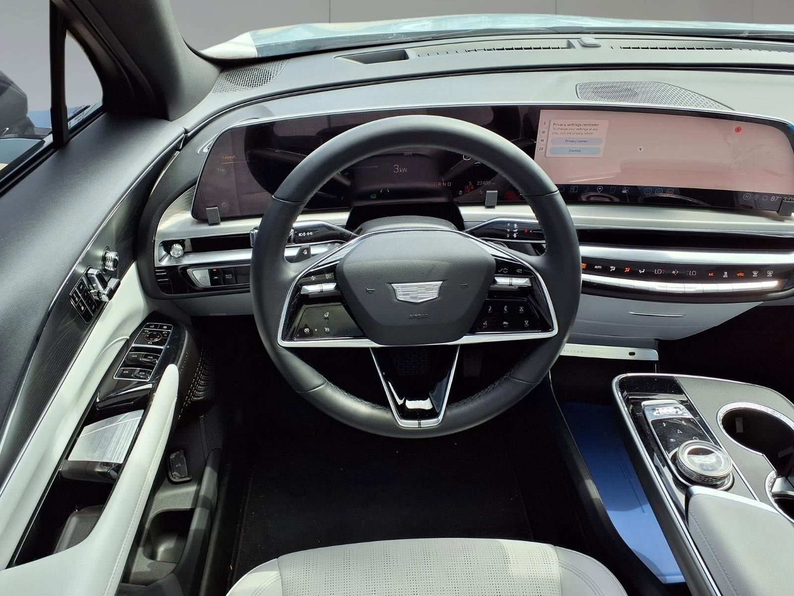 2024 Cadillac LYRIQ Luxury 1