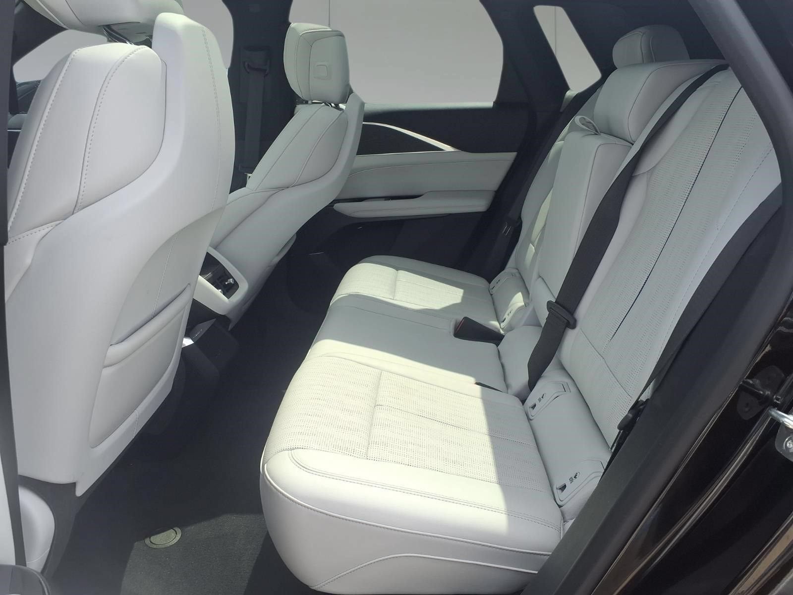 2024 Cadillac LYRIQ Luxury 1