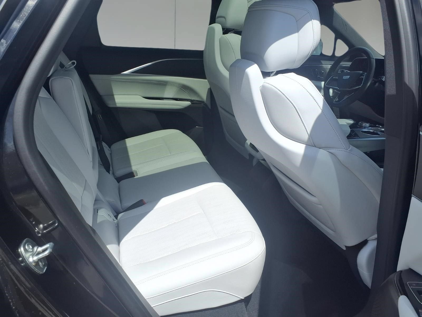 2024 Cadillac LYRIQ Luxury 1