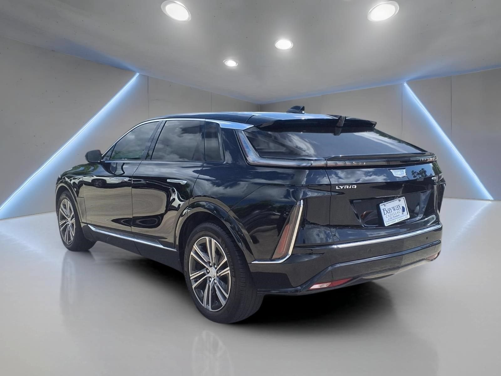 2024 Cadillac LYRIQ Luxury 1