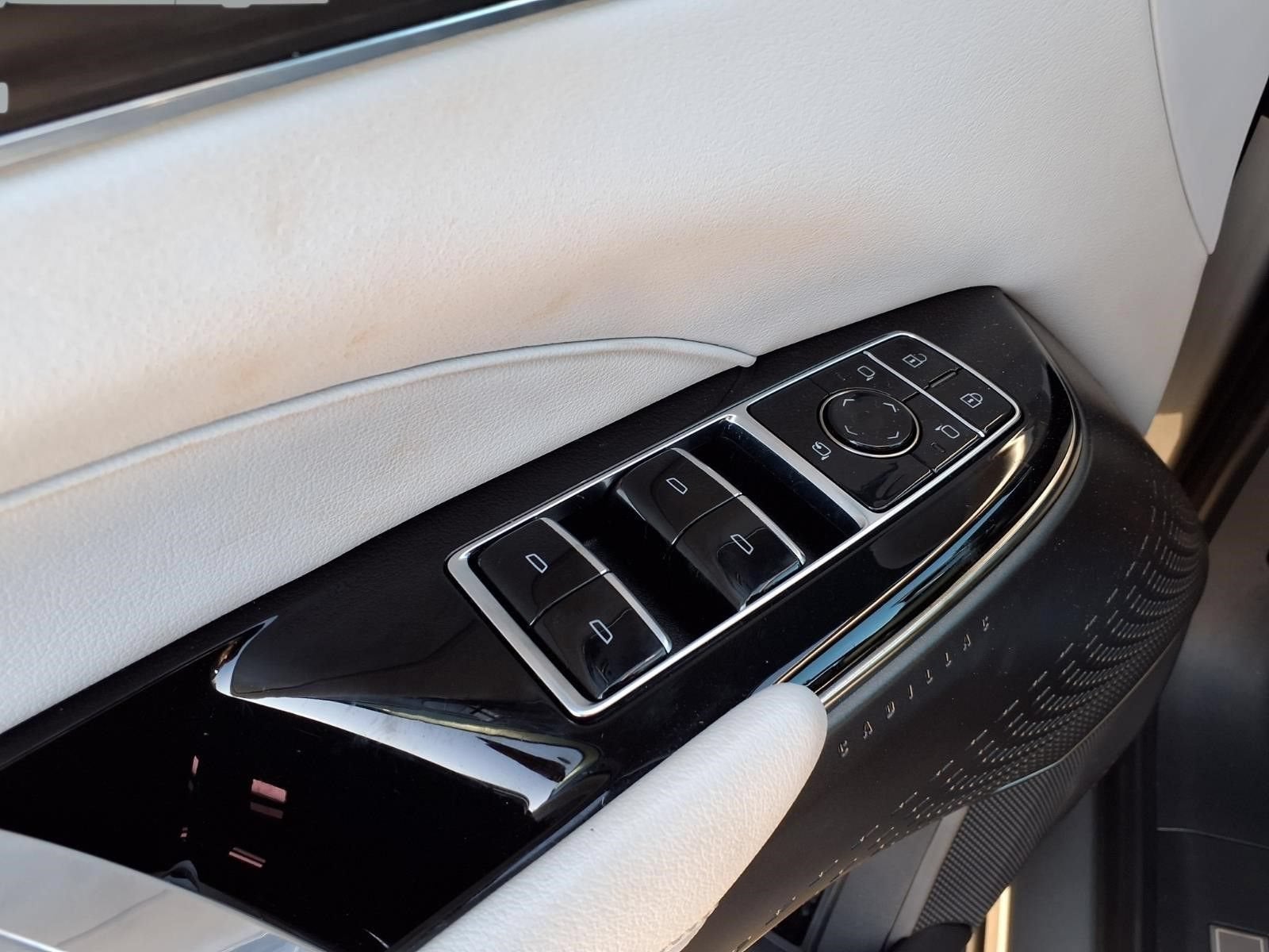 2024 Cadillac LYRIQ Sport 1