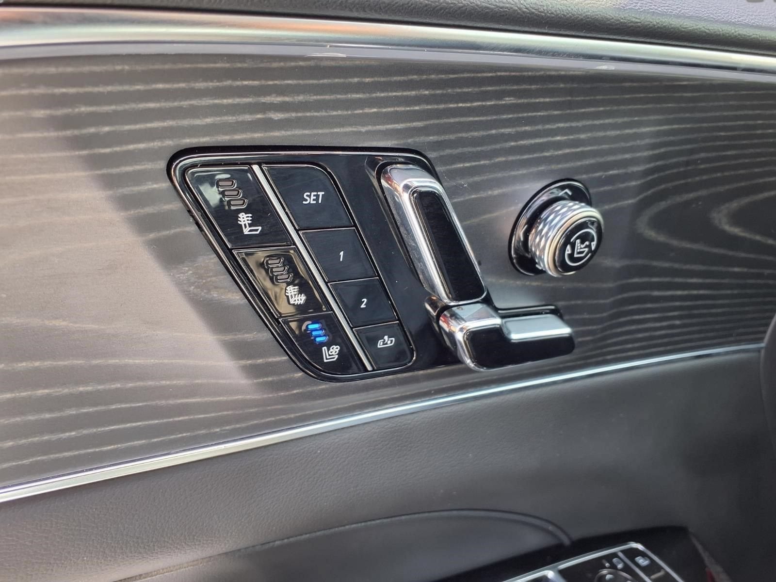 2025 Cadillac LYRIQ Luxury 3
