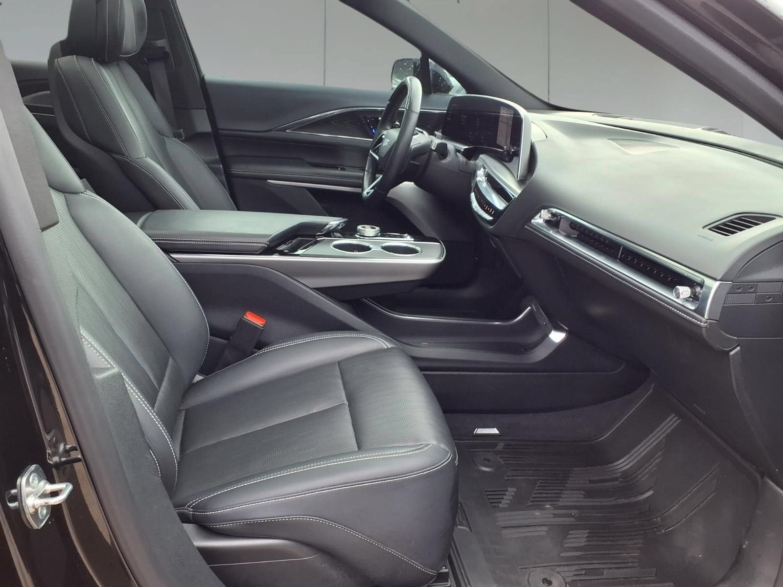 2024 Cadillac LYRIQ Sport 2