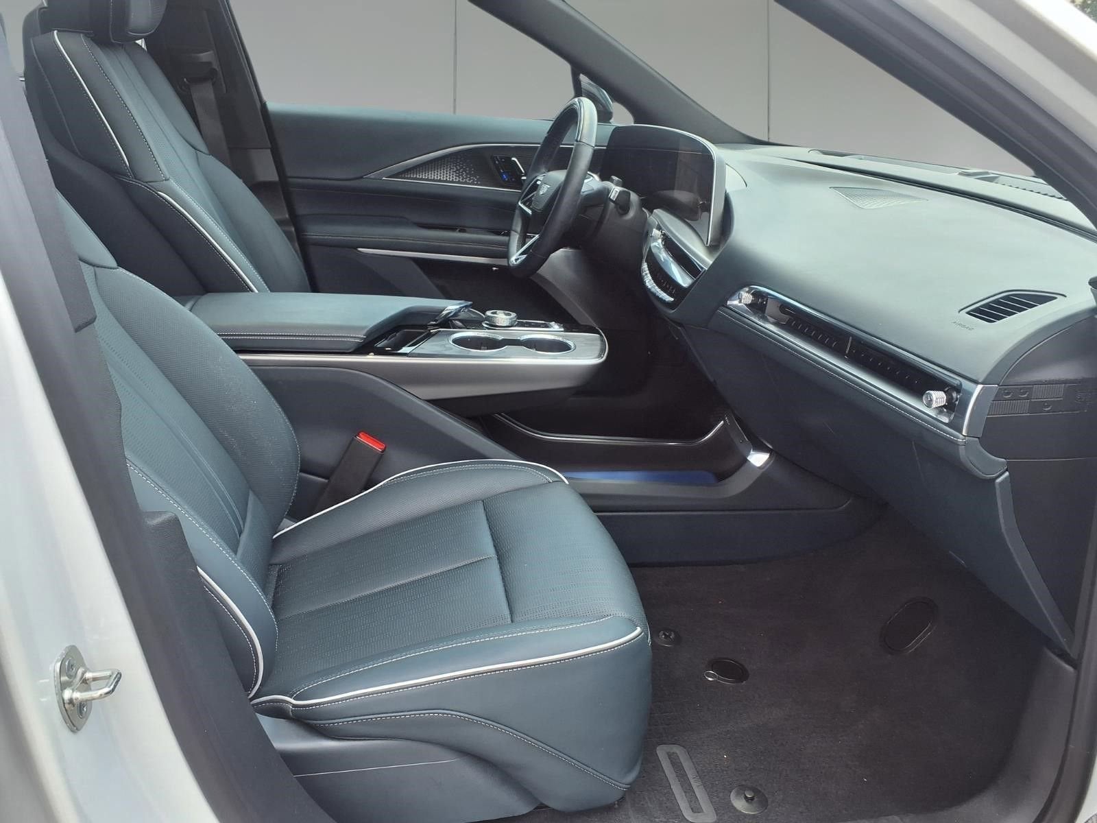2024 Cadillac LYRIQ Sport 3