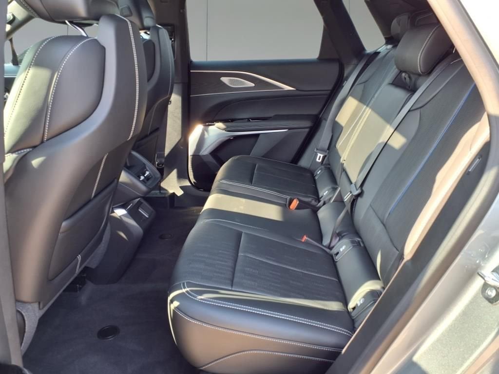 2025 Cadillac LYRIQ Sport 2