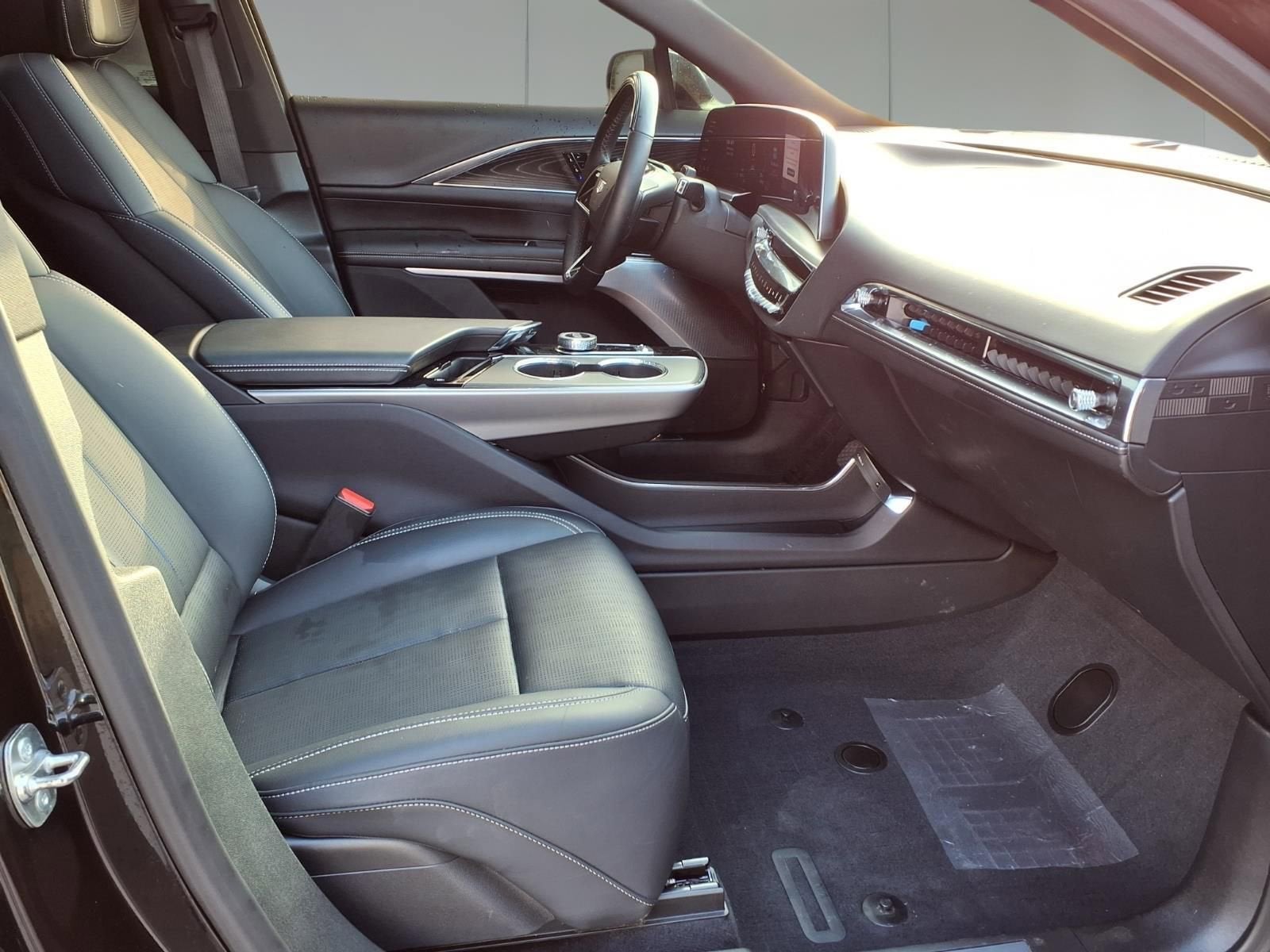 2024 Cadillac LYRIQ Sport 3