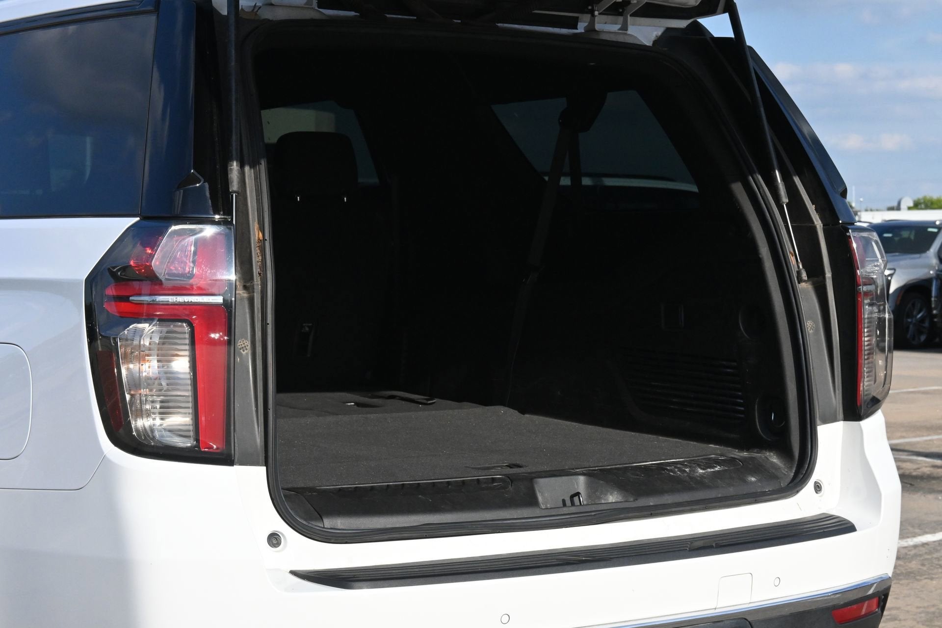 2023 Chevrolet Suburban LS