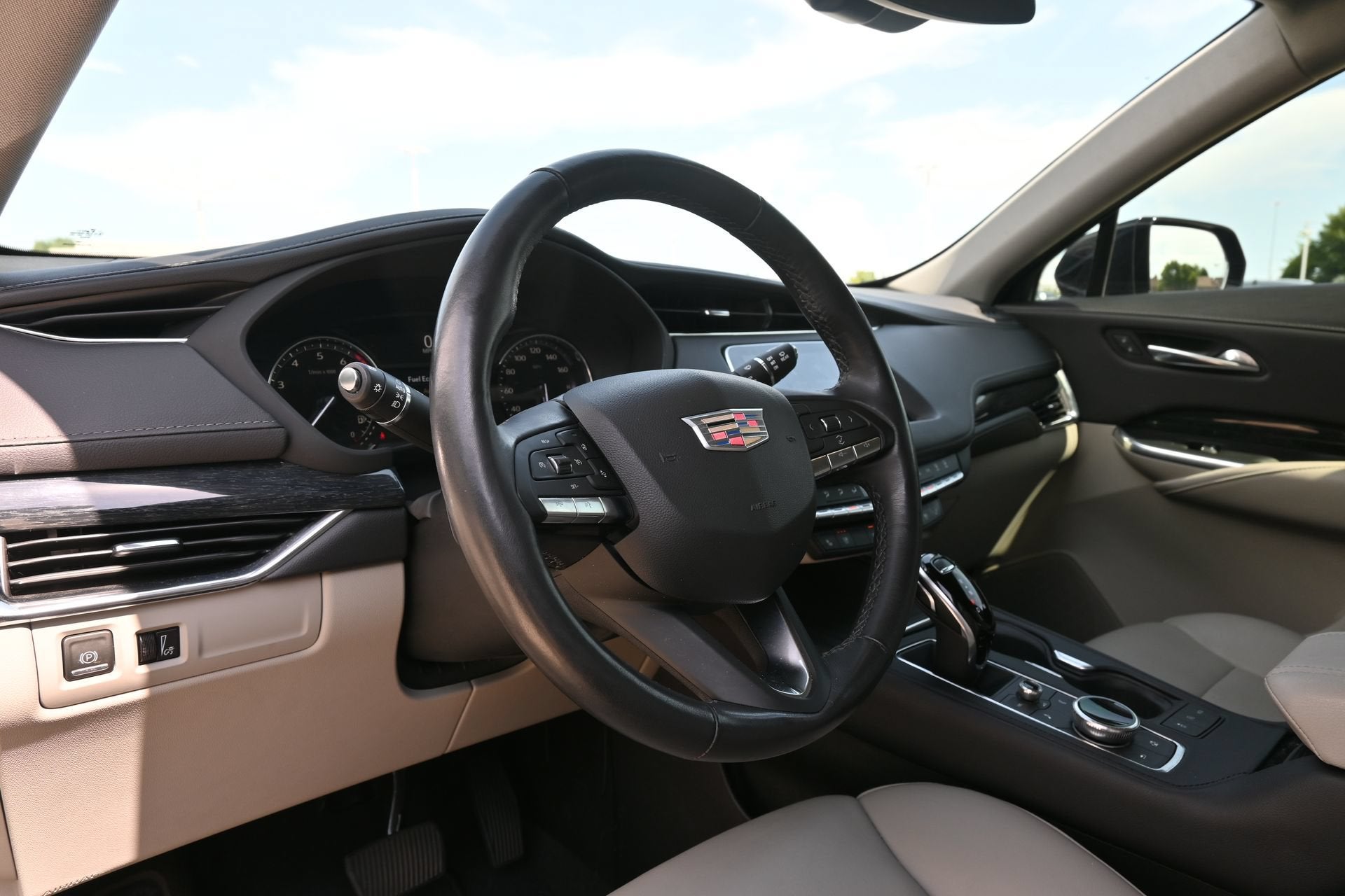 2022 Cadillac XT4 Premium Luxury