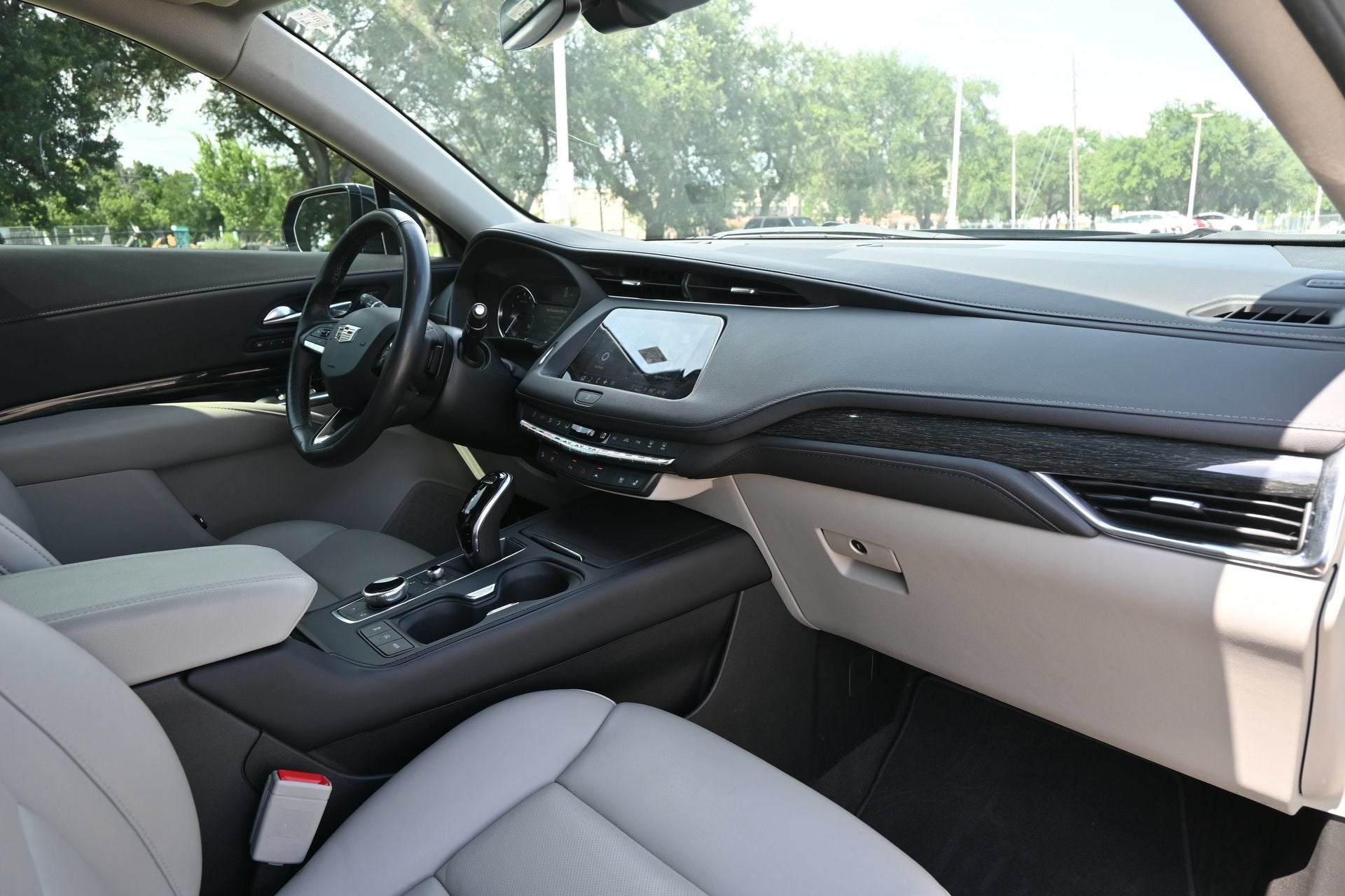 2022 Cadillac XT4 Premium Luxury