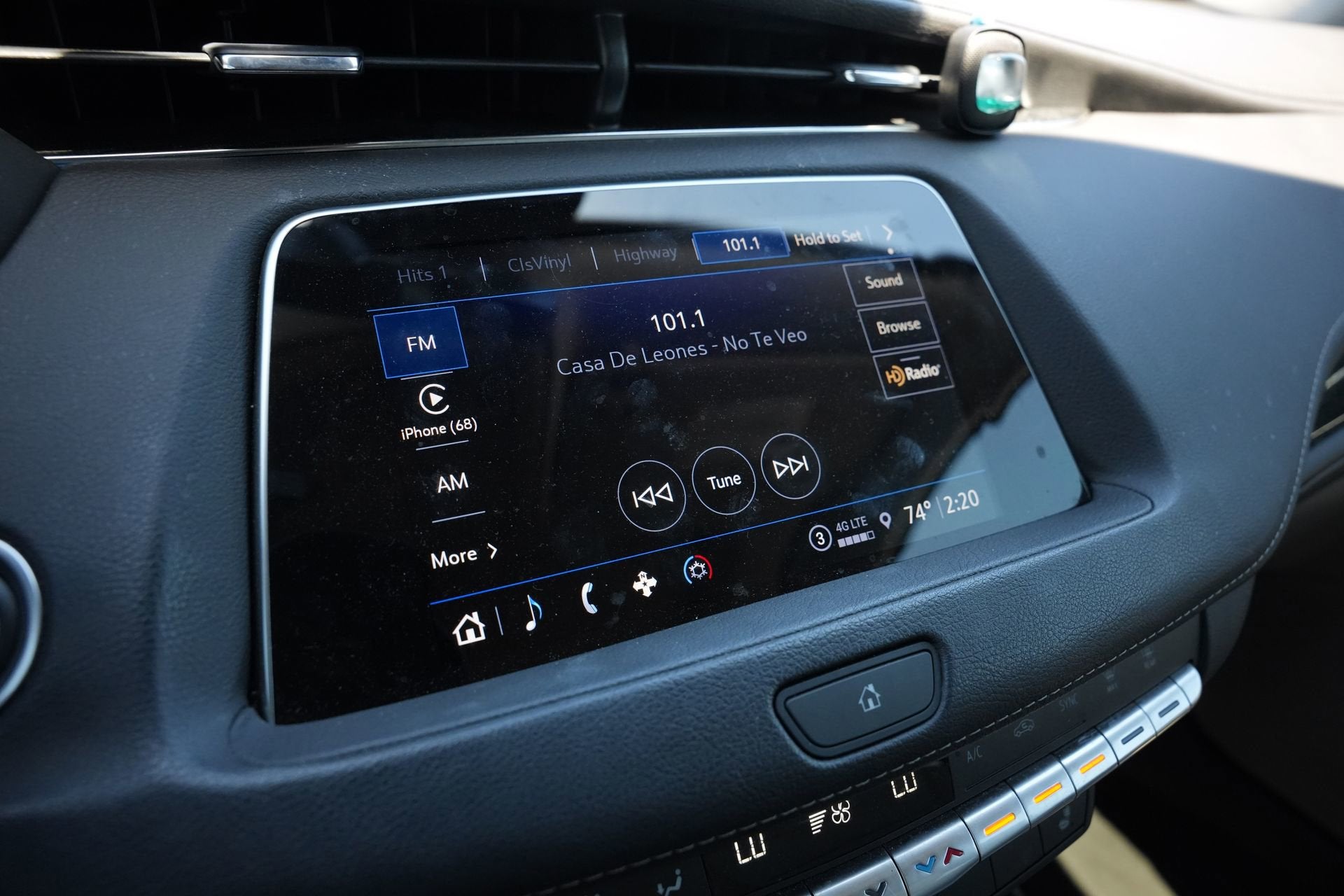 2022 Cadillac XT4 Premium Luxury