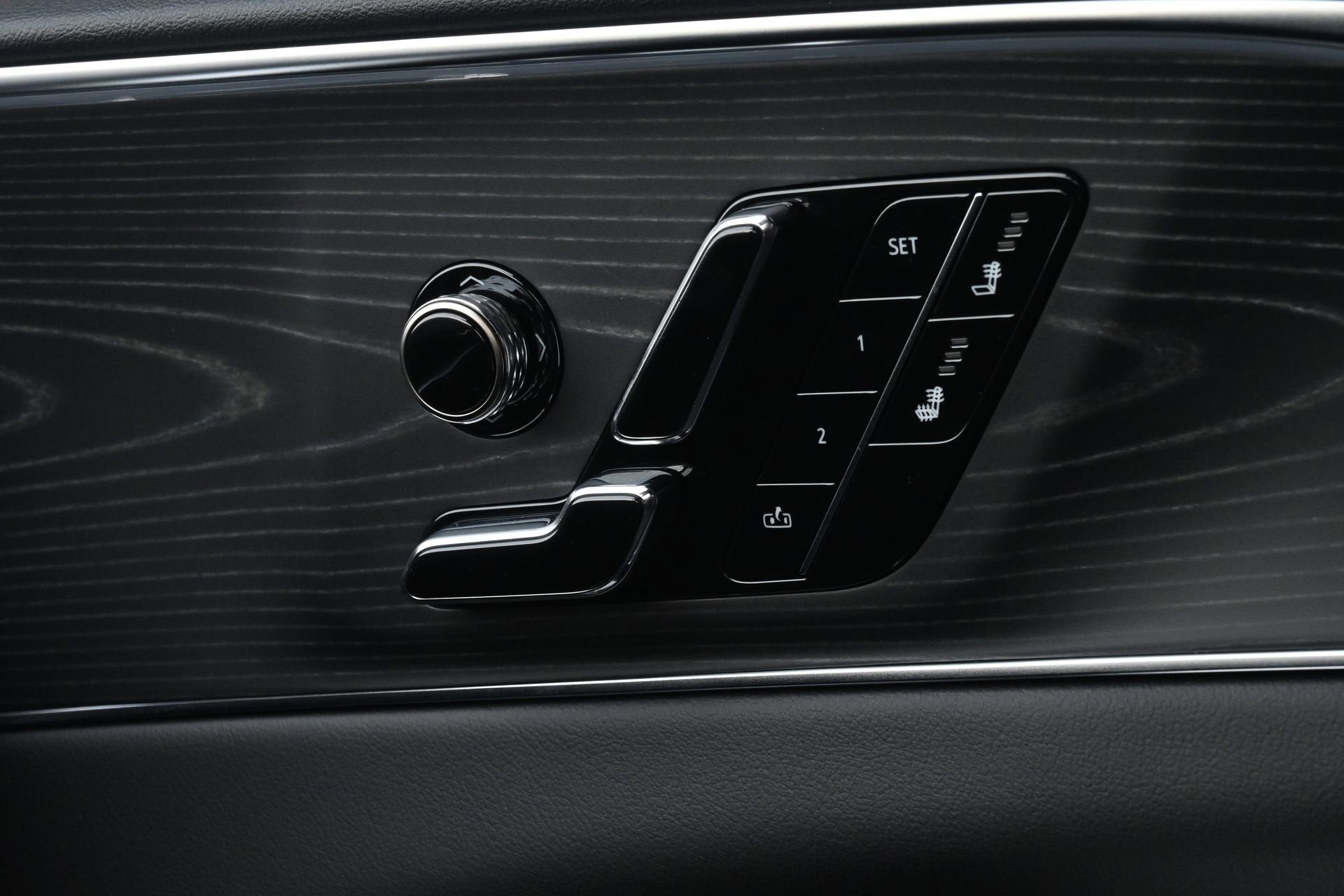 2025 Cadillac LYRIQ Luxury 1