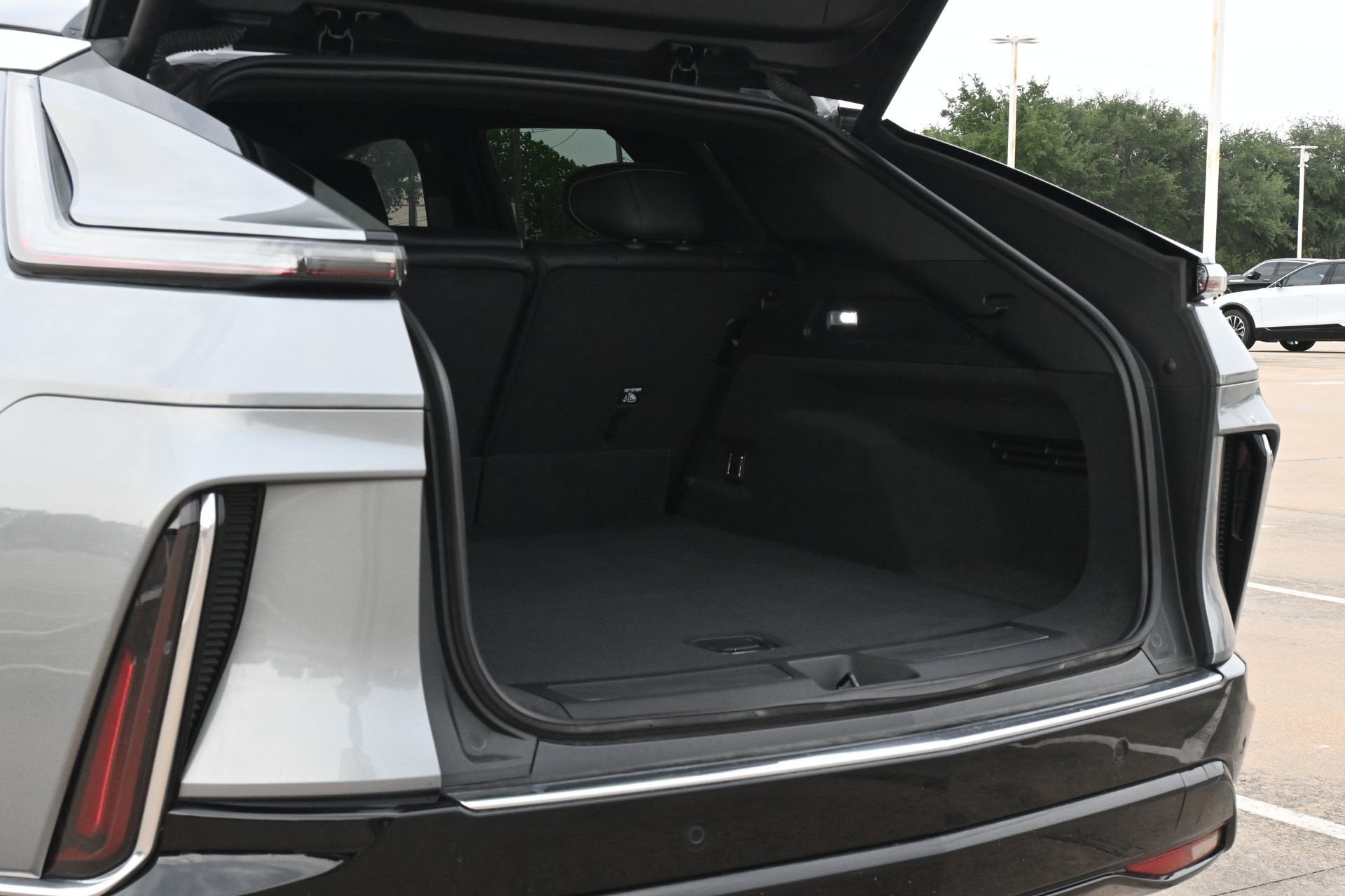 2025 Cadillac LYRIQ Luxury 1