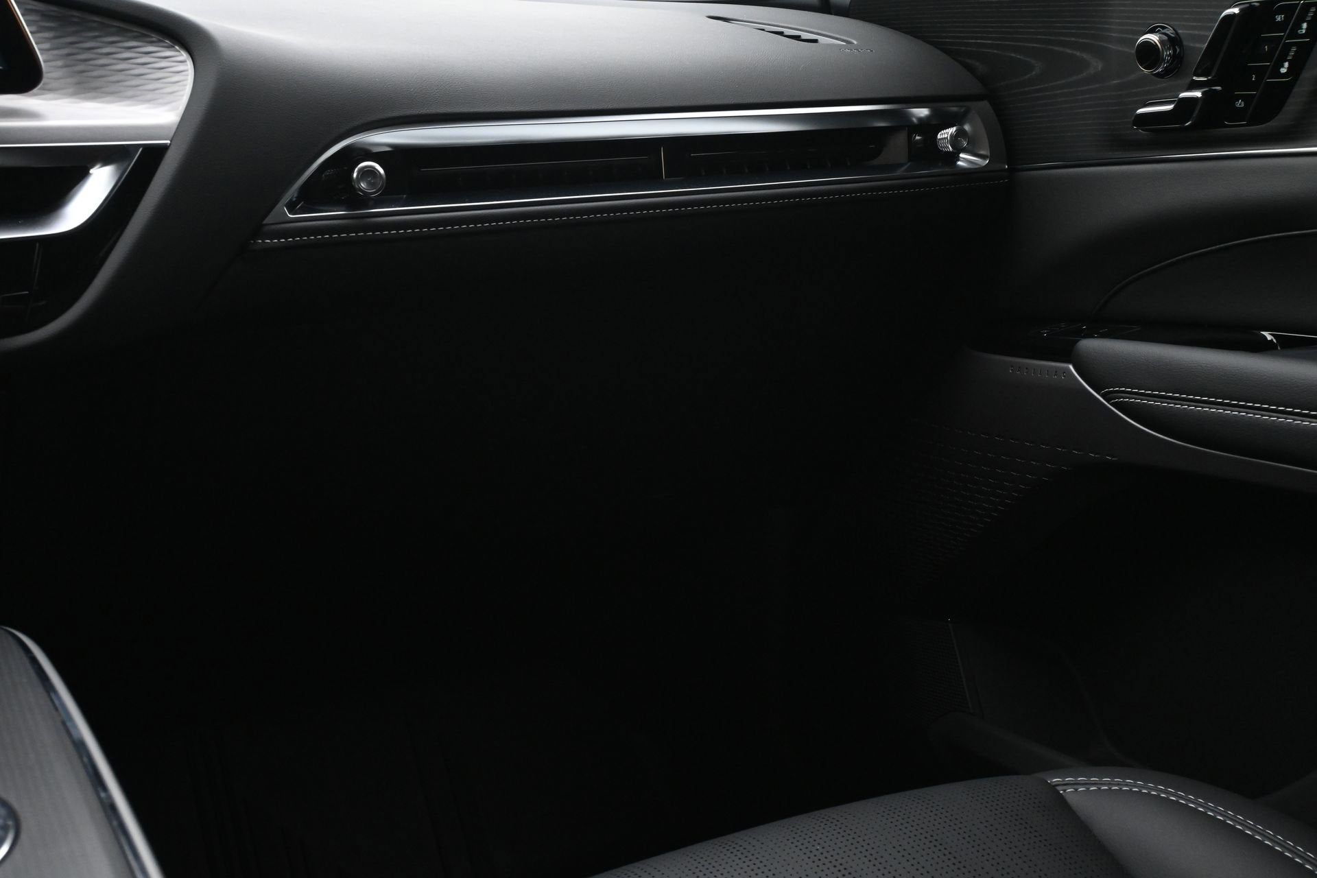 2025 Cadillac LYRIQ Luxury 1