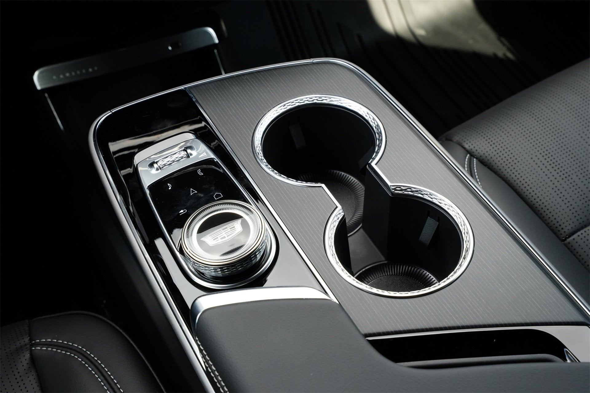 2025 Cadillac LYRIQ Luxury 1