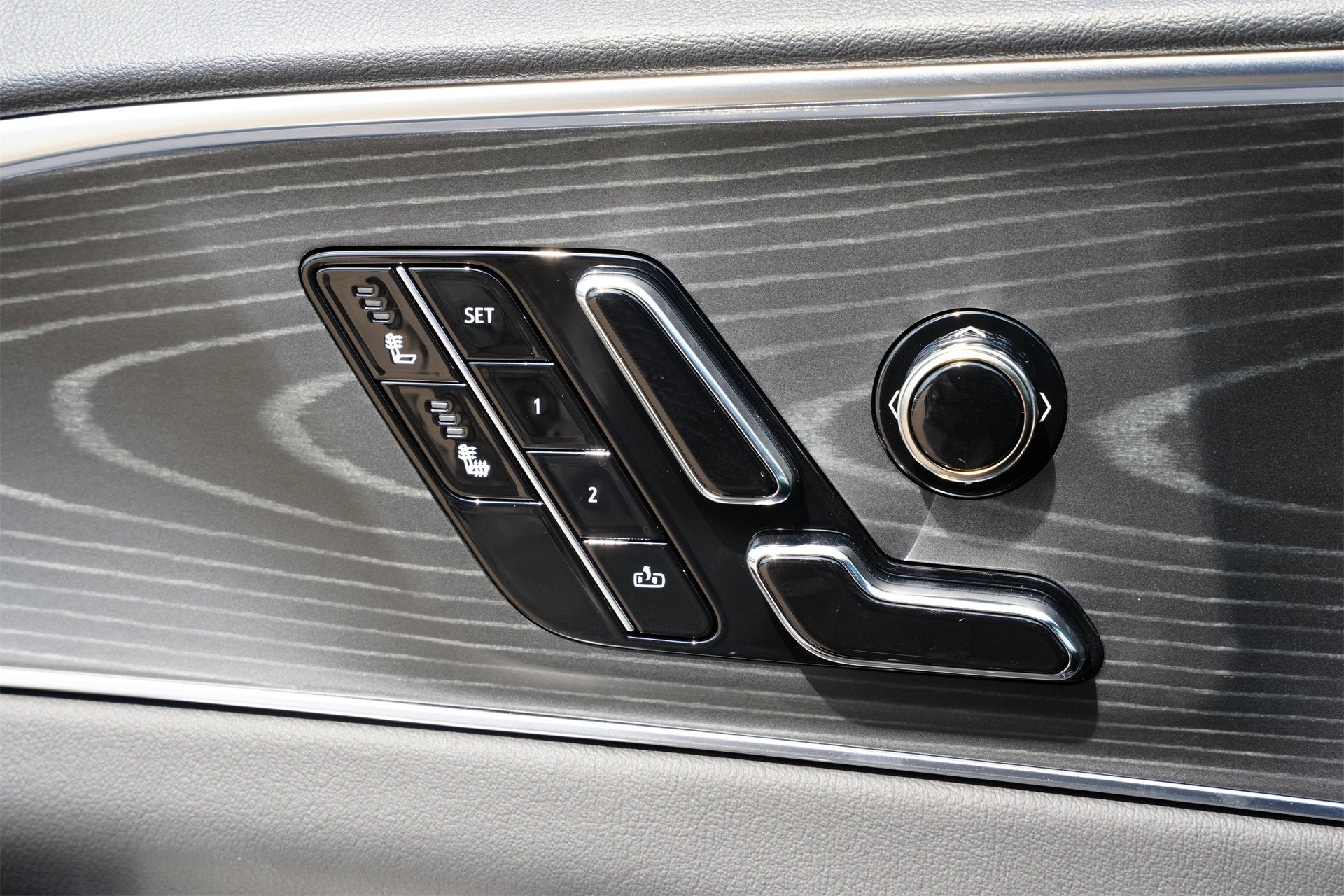 2025 Cadillac LYRIQ Luxury 1