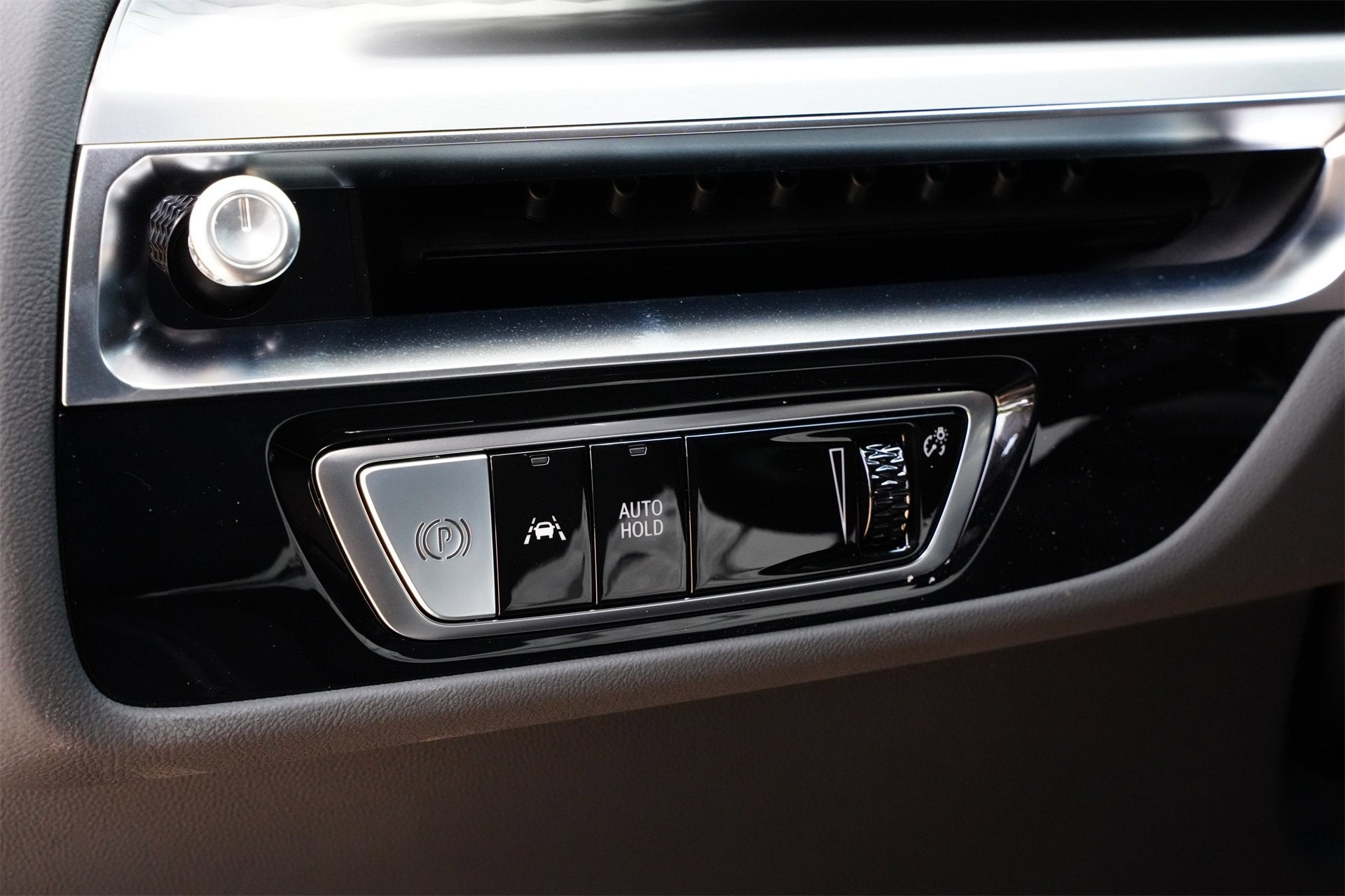 2025 Cadillac LYRIQ Luxury 1