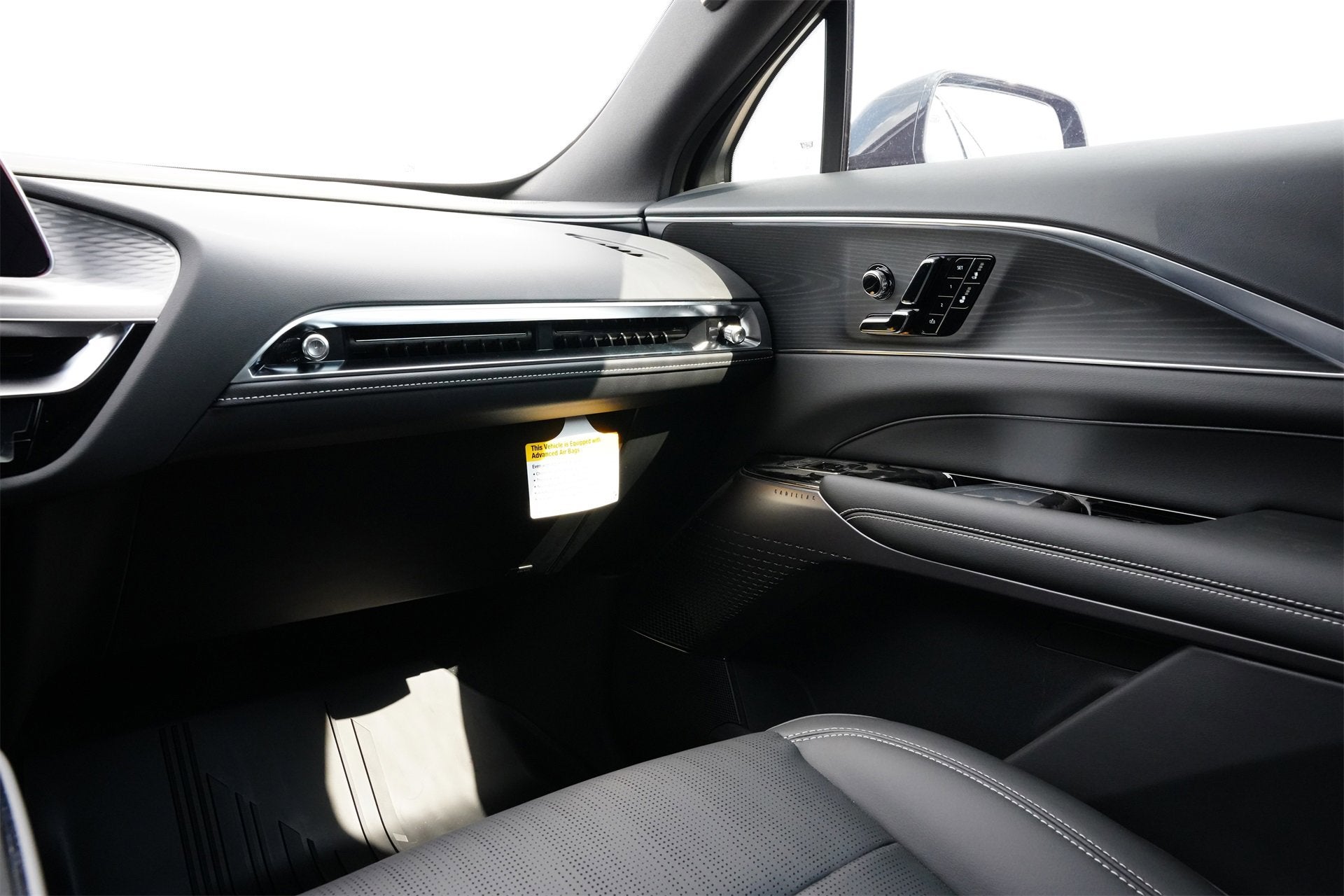 2025 Cadillac LYRIQ Luxury 1