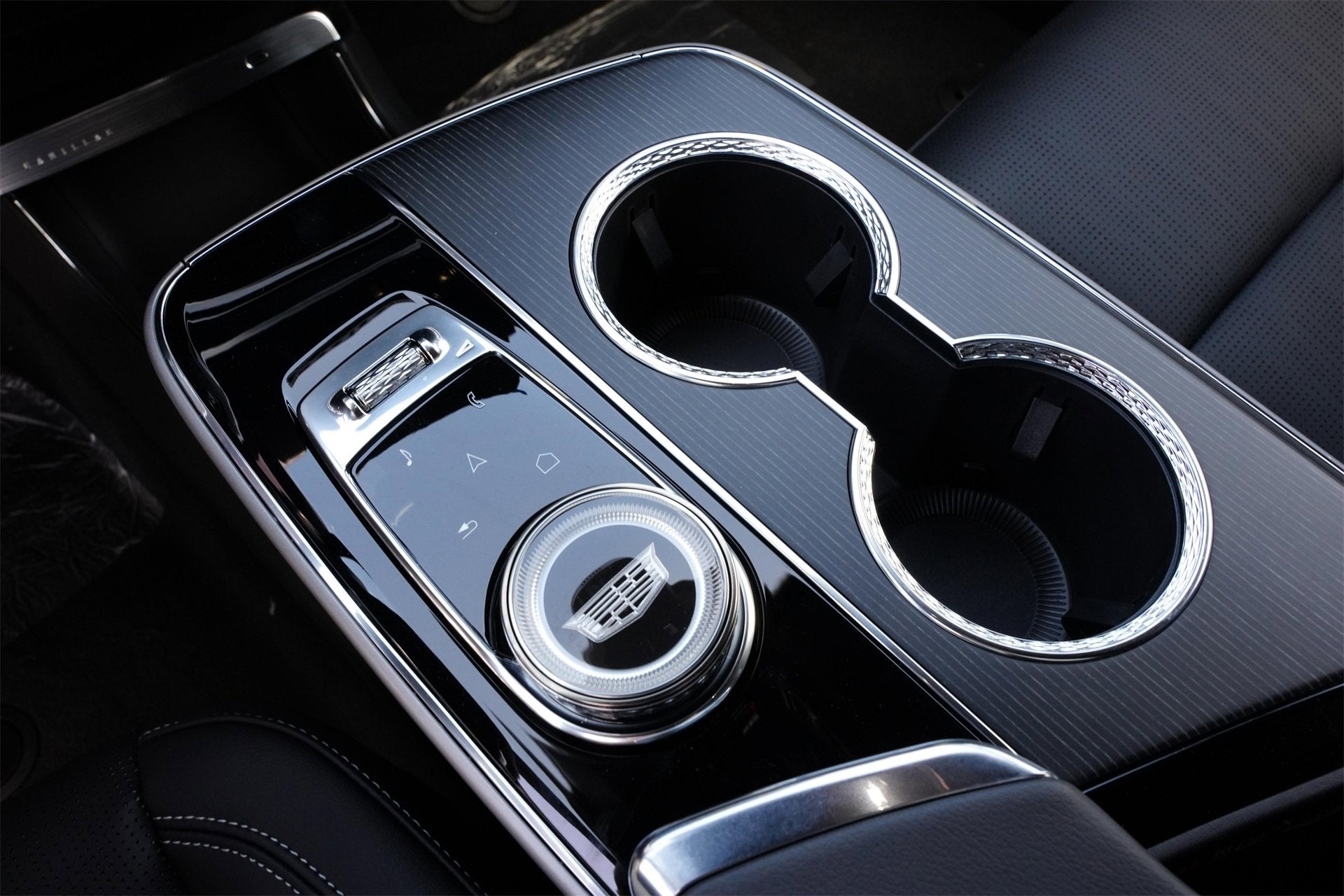 2025 Cadillac LYRIQ Luxury 1