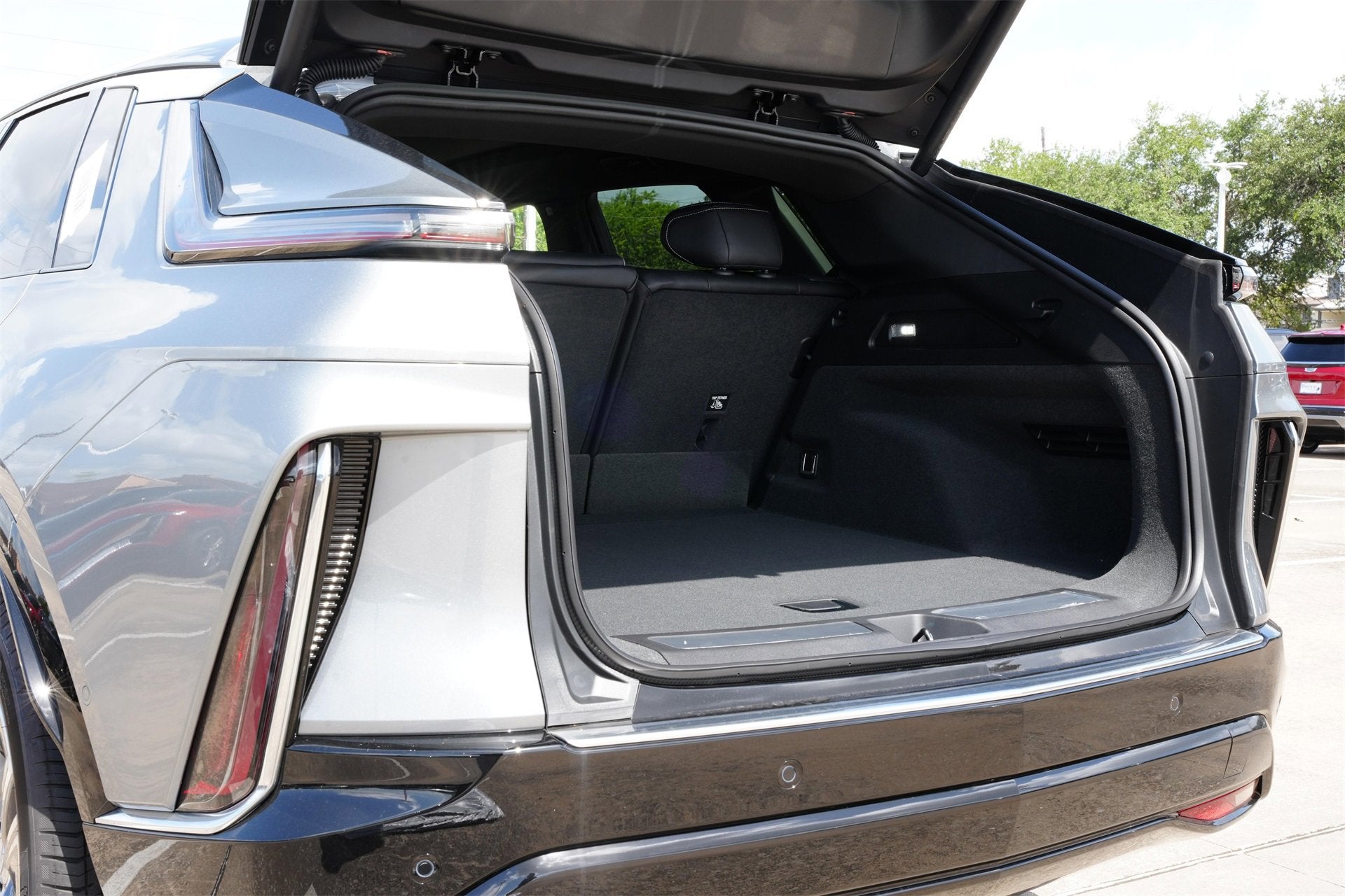 2025 Cadillac LYRIQ Luxury 1