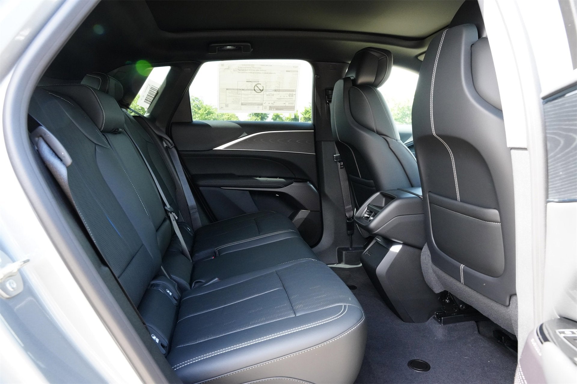 2025 Cadillac LYRIQ Luxury 1