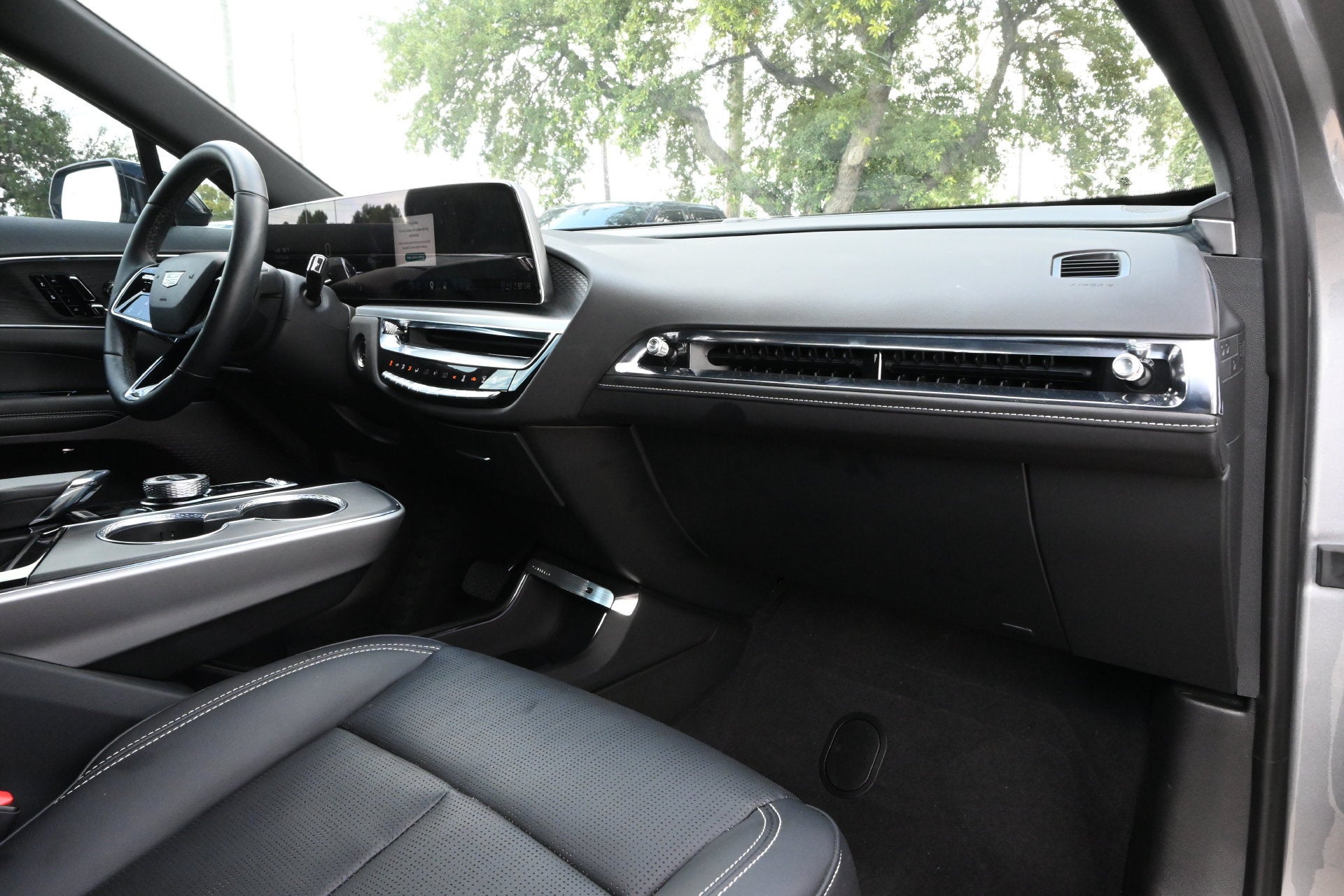 2025 Cadillac LYRIQ Luxury 1