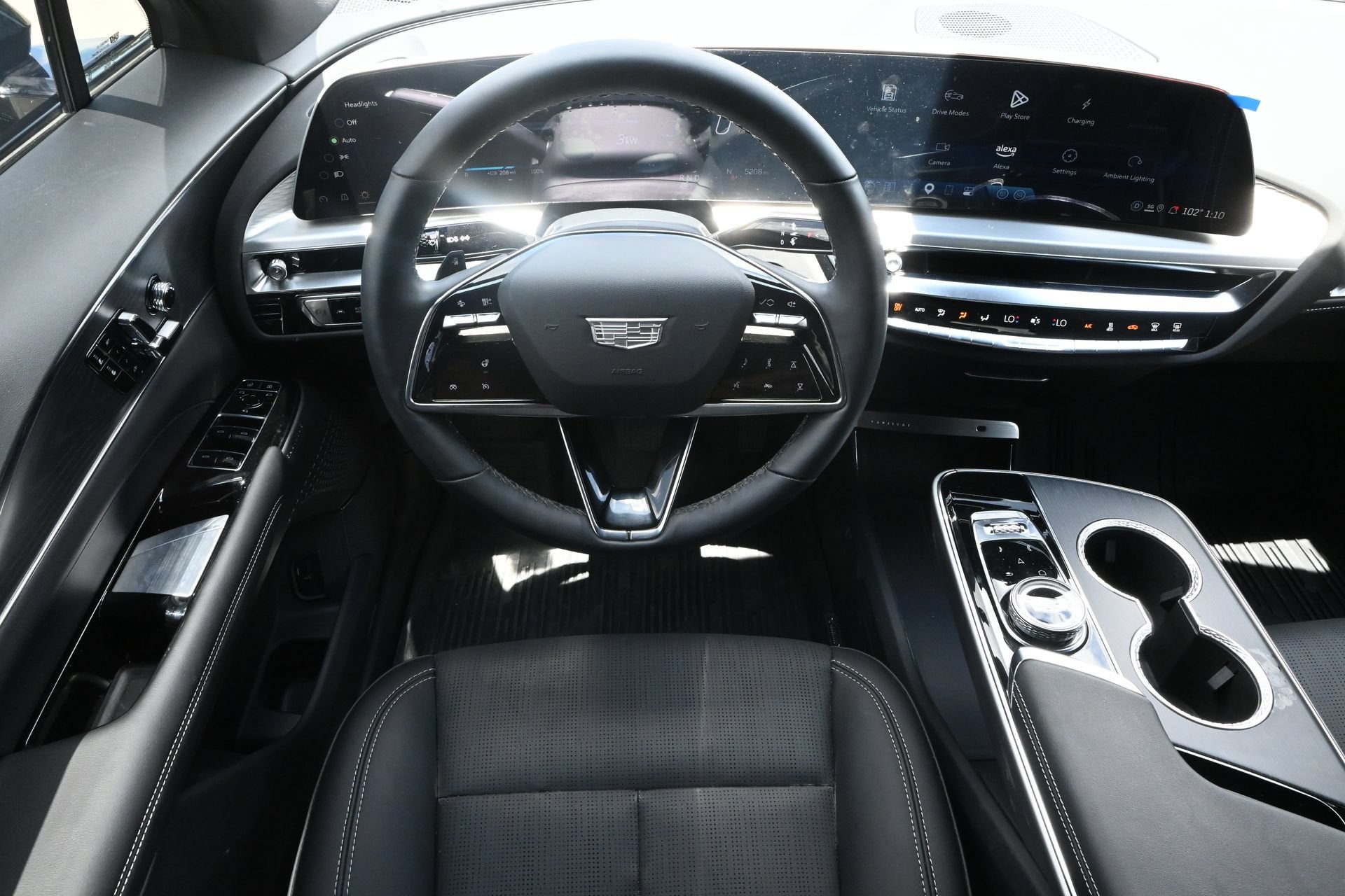 2025 Cadillac LYRIQ Luxury 1