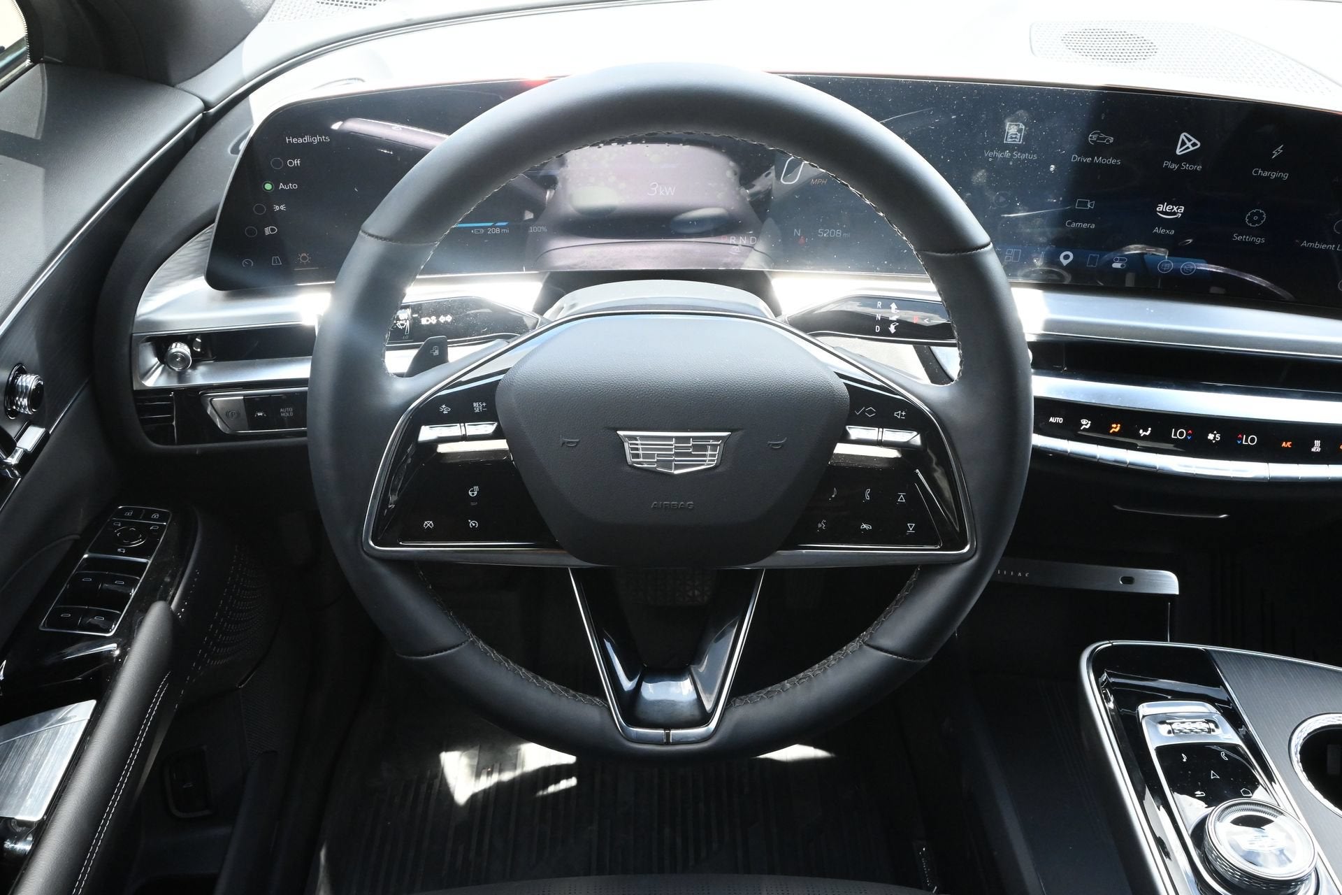 2025 Cadillac LYRIQ Luxury 1