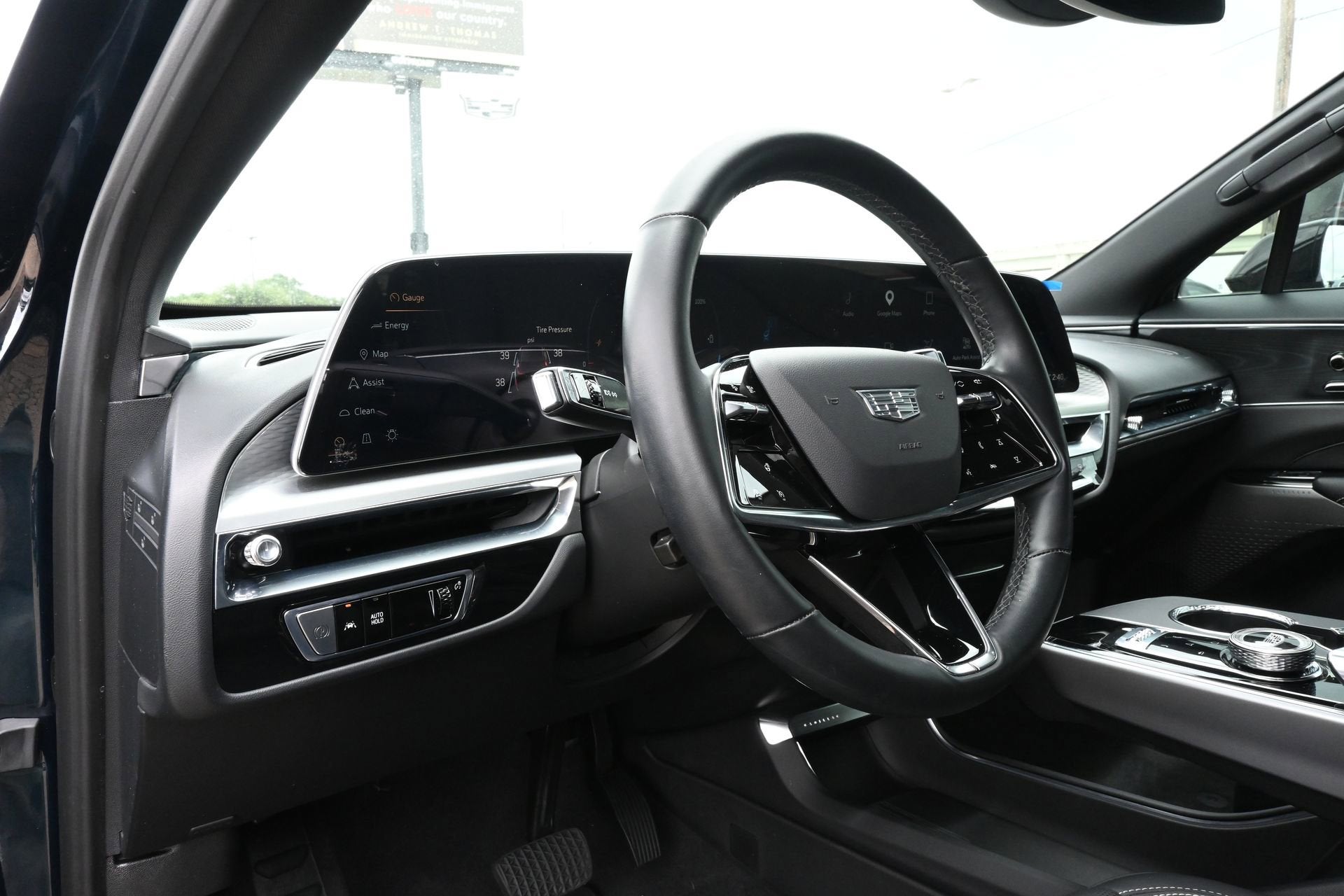 2024 Cadillac LYRIQ Luxury 1