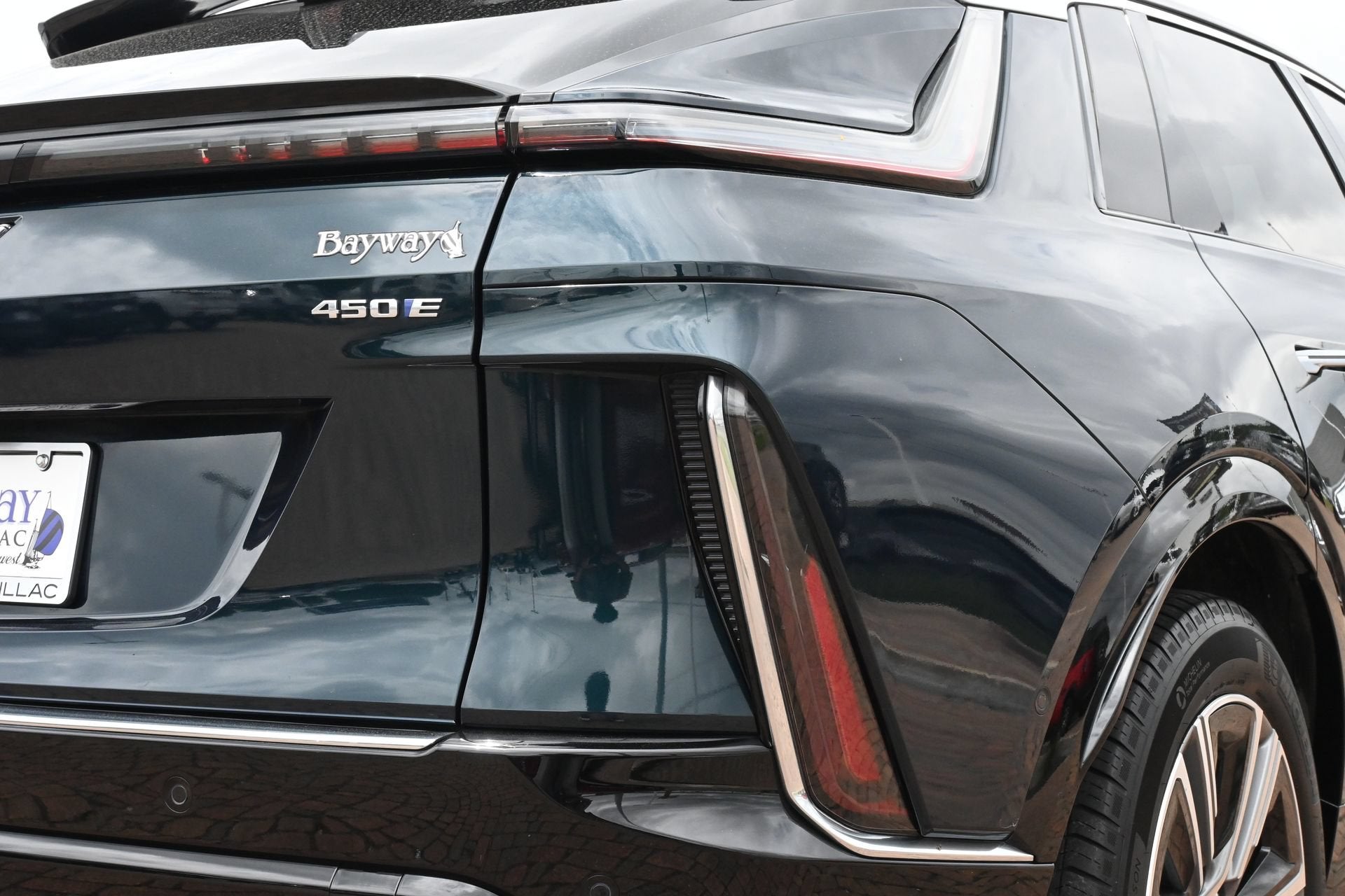 2024 Cadillac LYRIQ Luxury 1