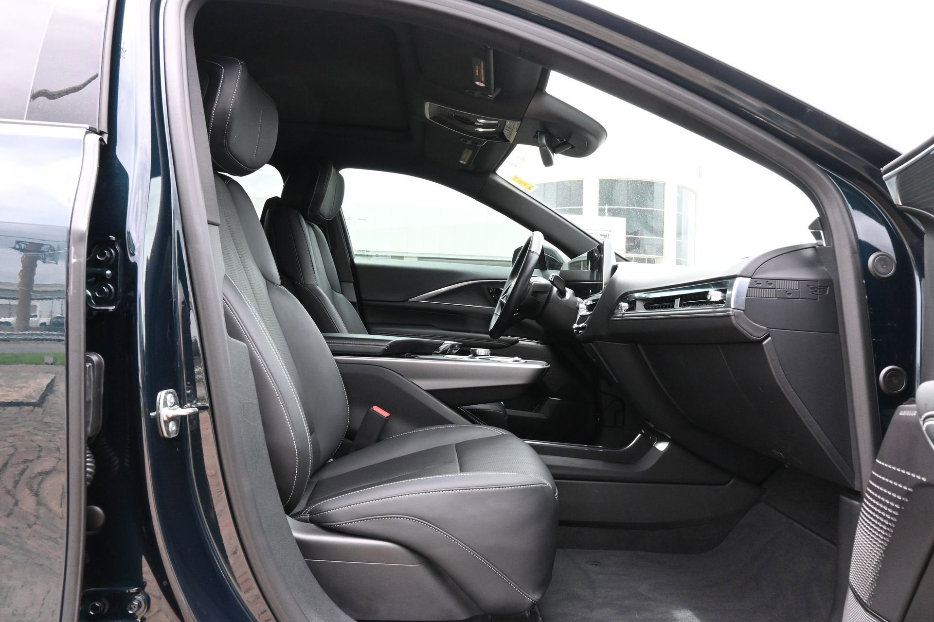 2024 Cadillac LYRIQ Luxury 1