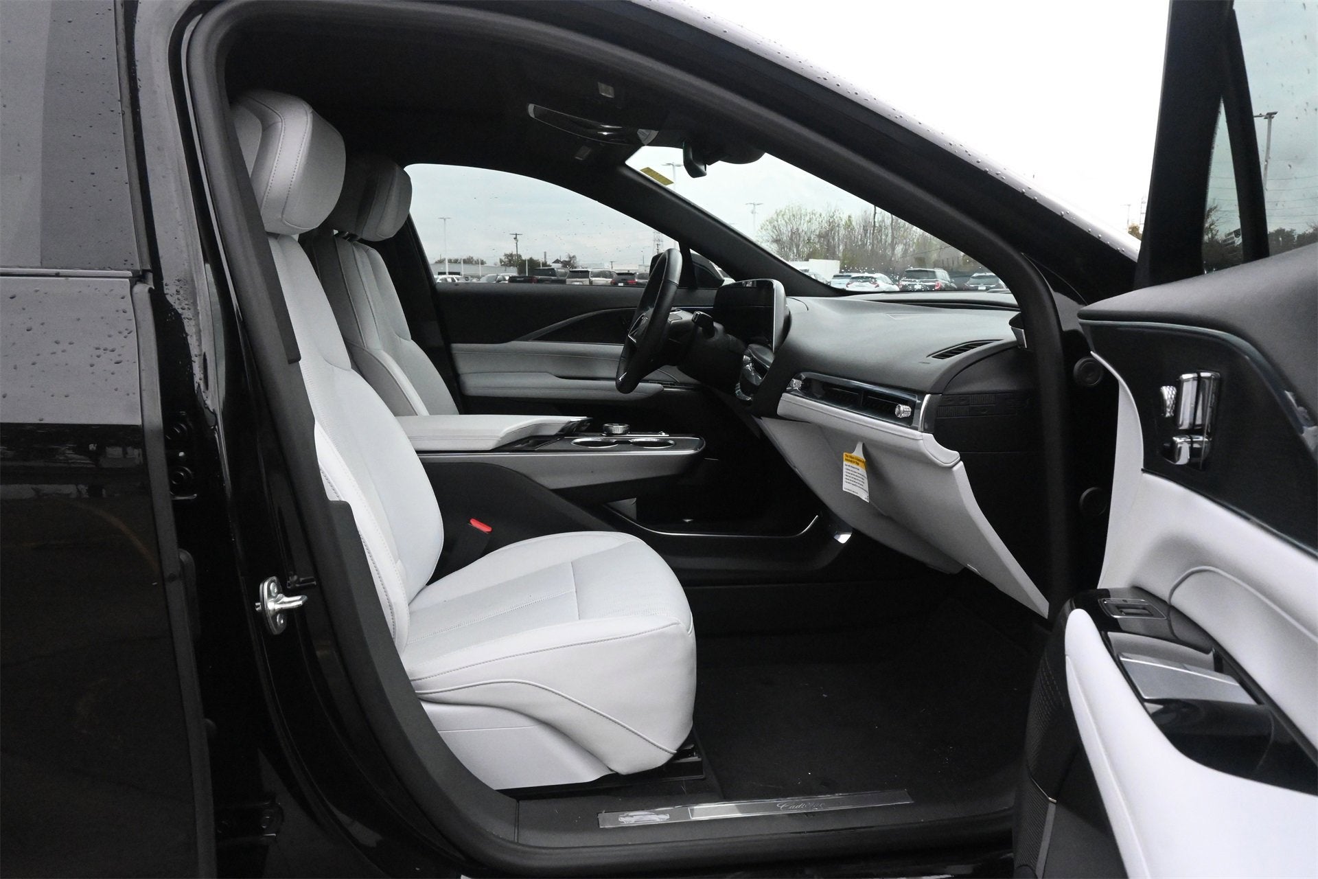 2024 Cadillac LYRIQ Luxury 1