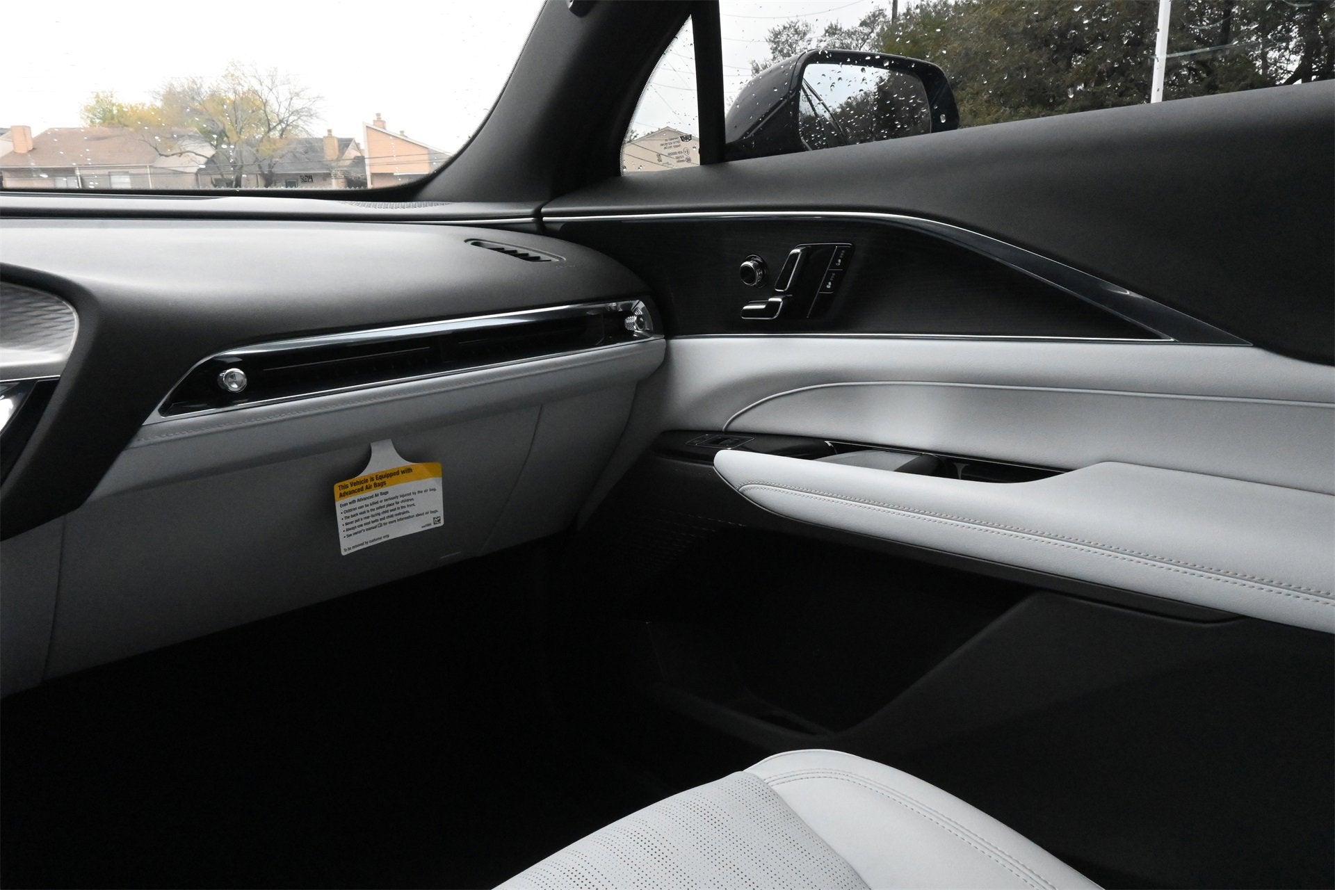 2024 Cadillac LYRIQ Luxury 1