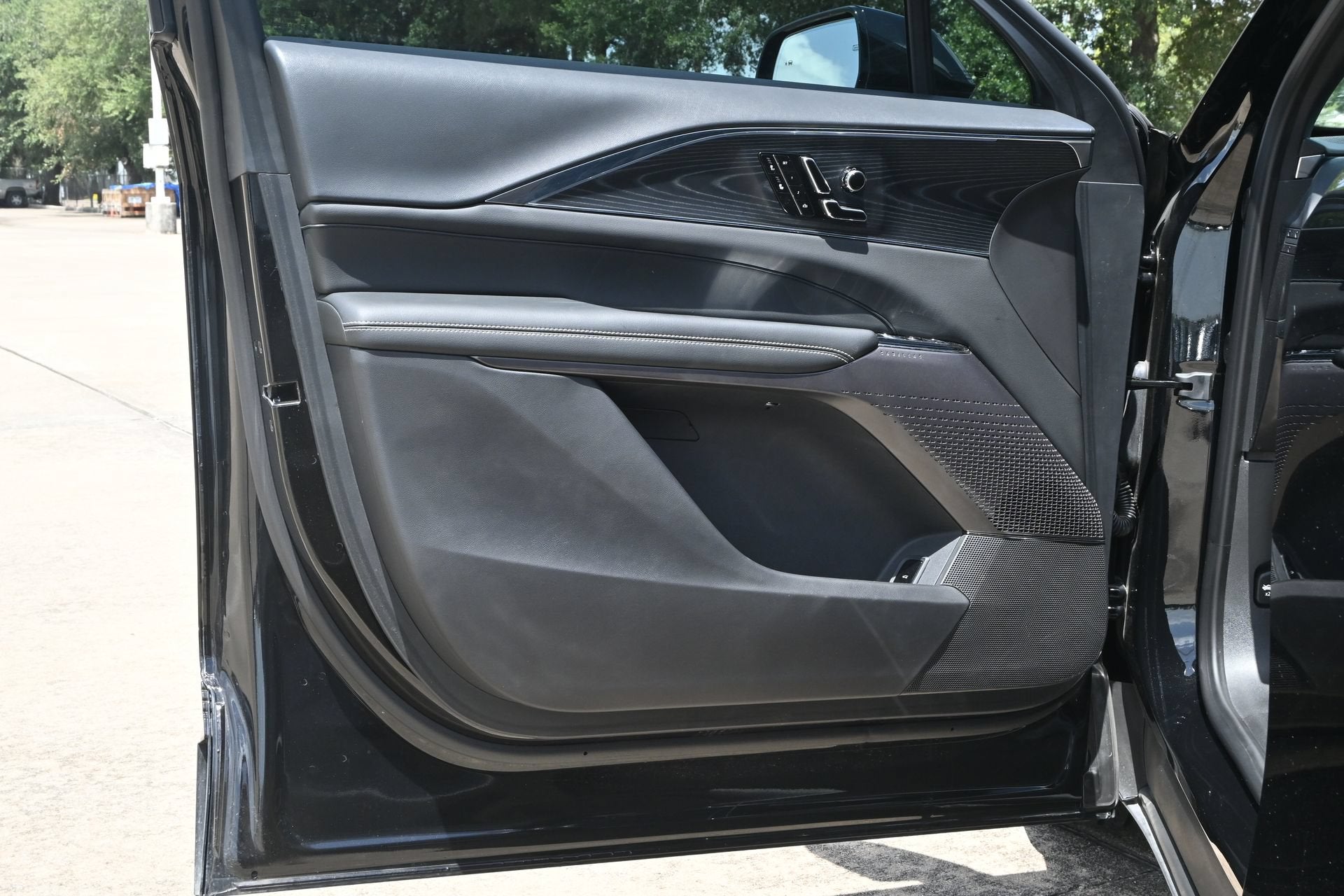 2024 Cadillac LYRIQ Luxury 1