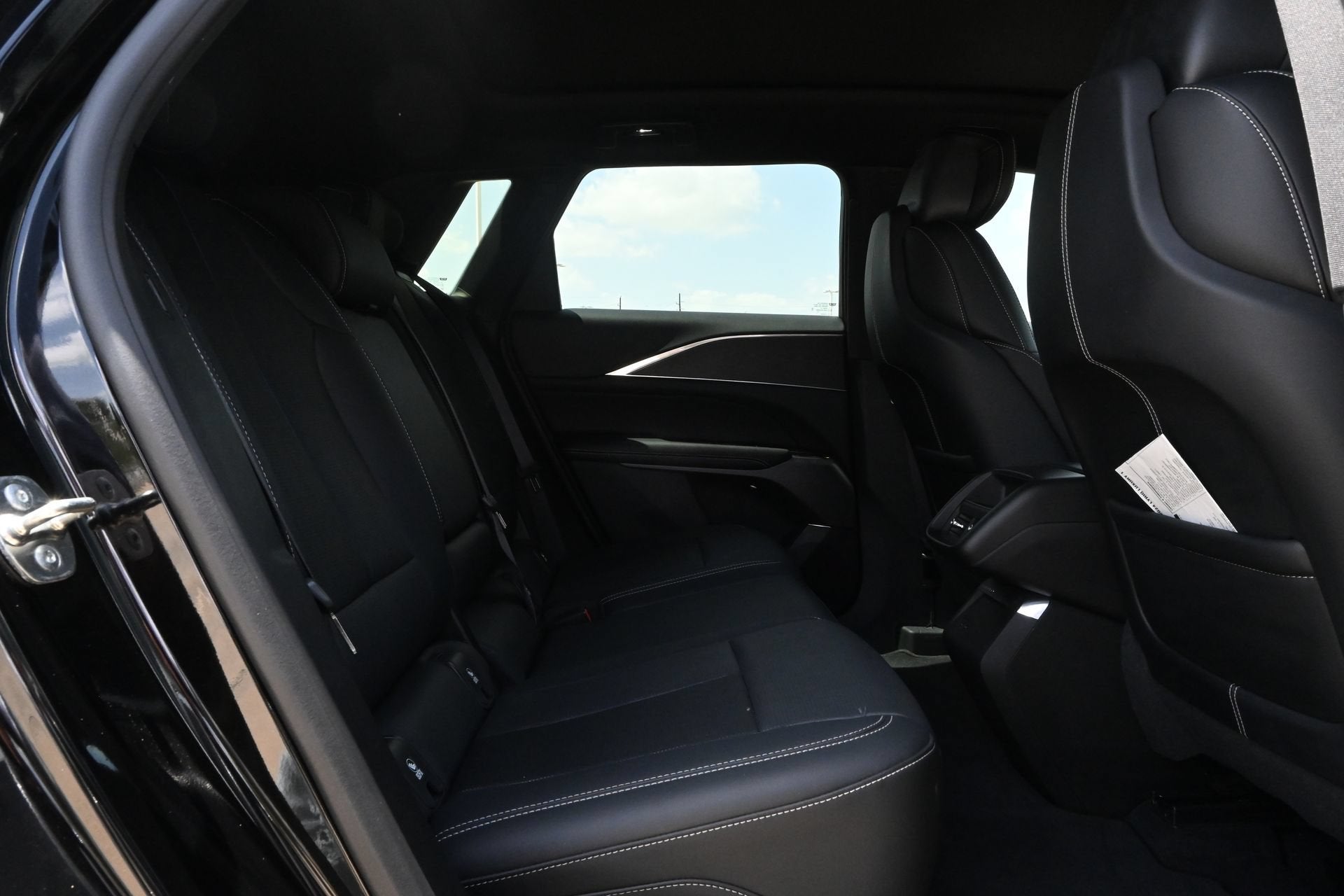2024 Cadillac LYRIQ Luxury 1