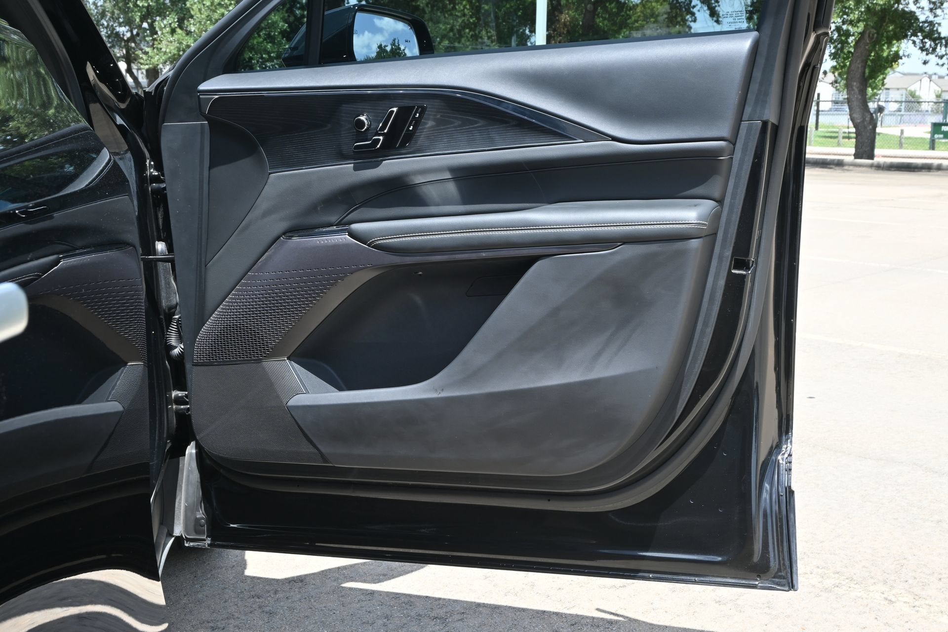 2024 Cadillac LYRIQ Luxury 1