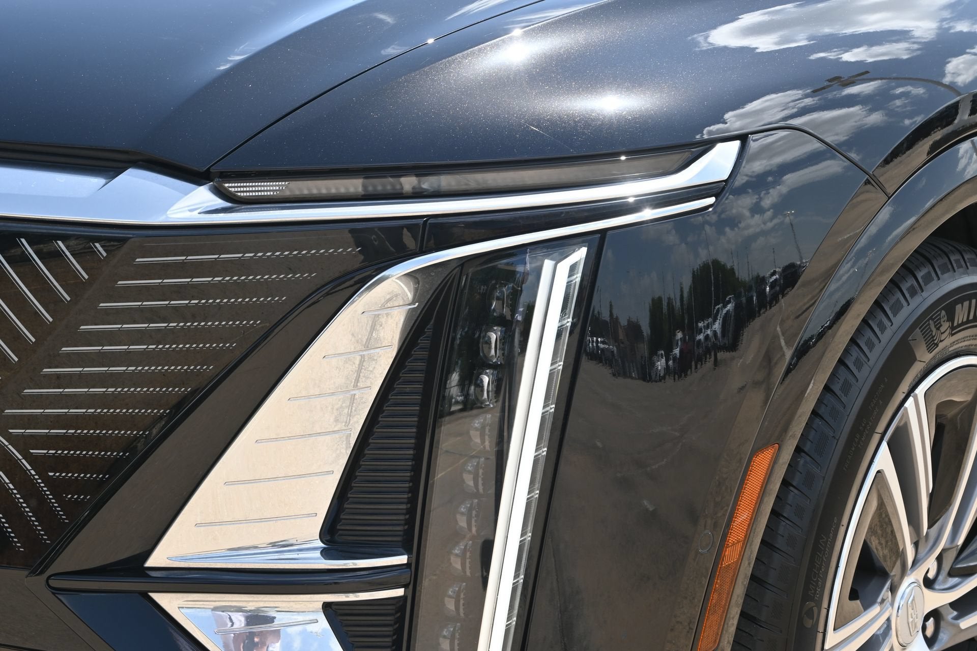 2024 Cadillac LYRIQ Luxury 1
