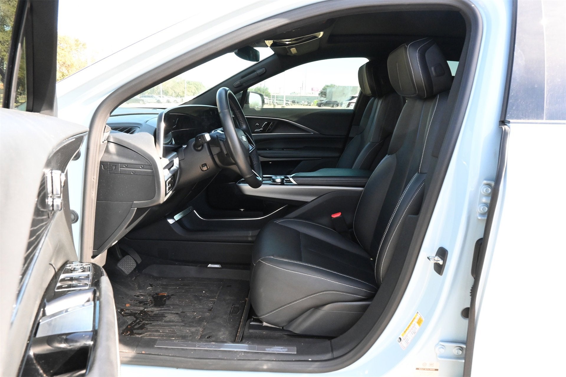 2024 Cadillac LYRIQ Luxury 1