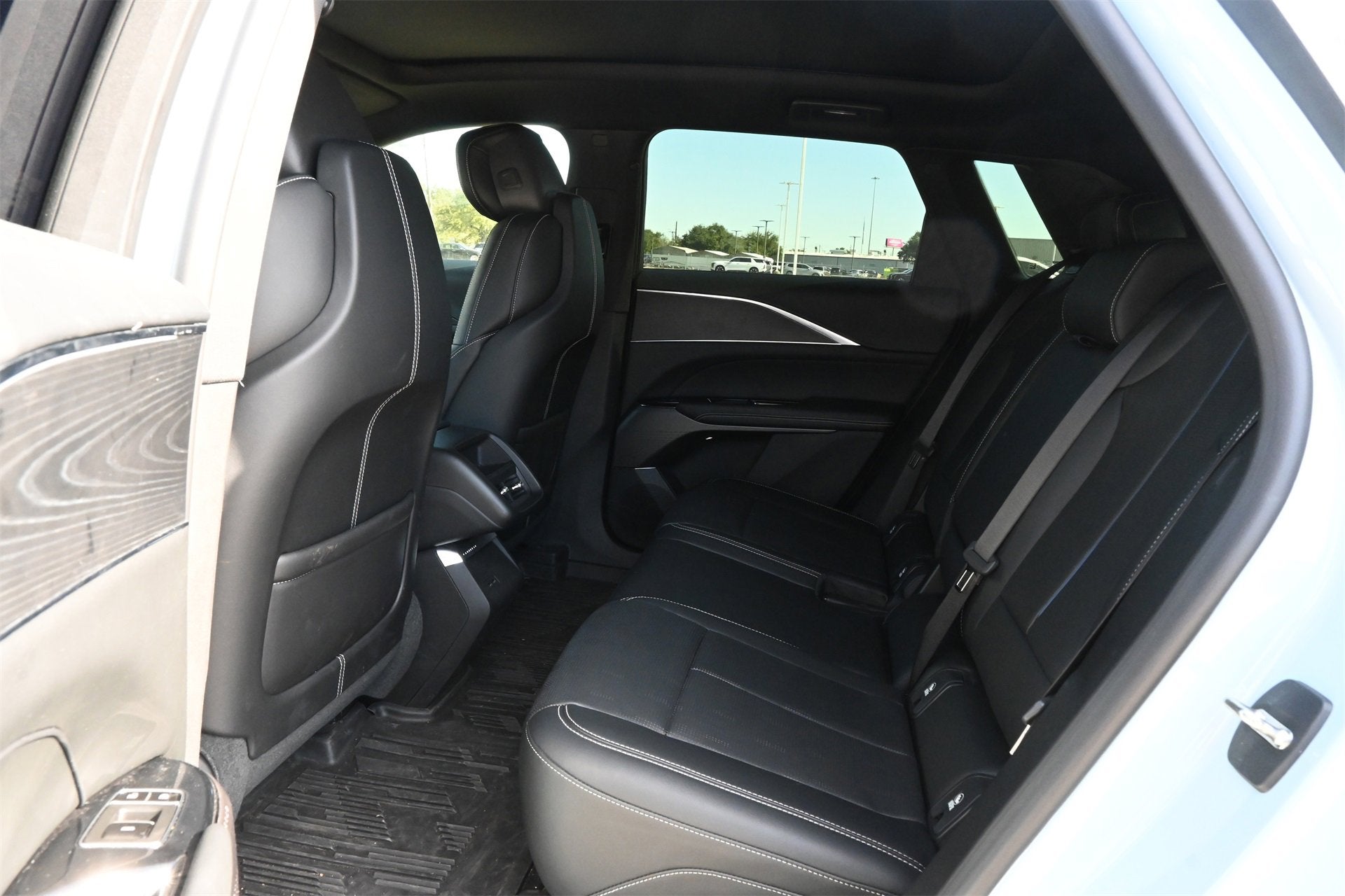 2024 Cadillac LYRIQ Luxury 1