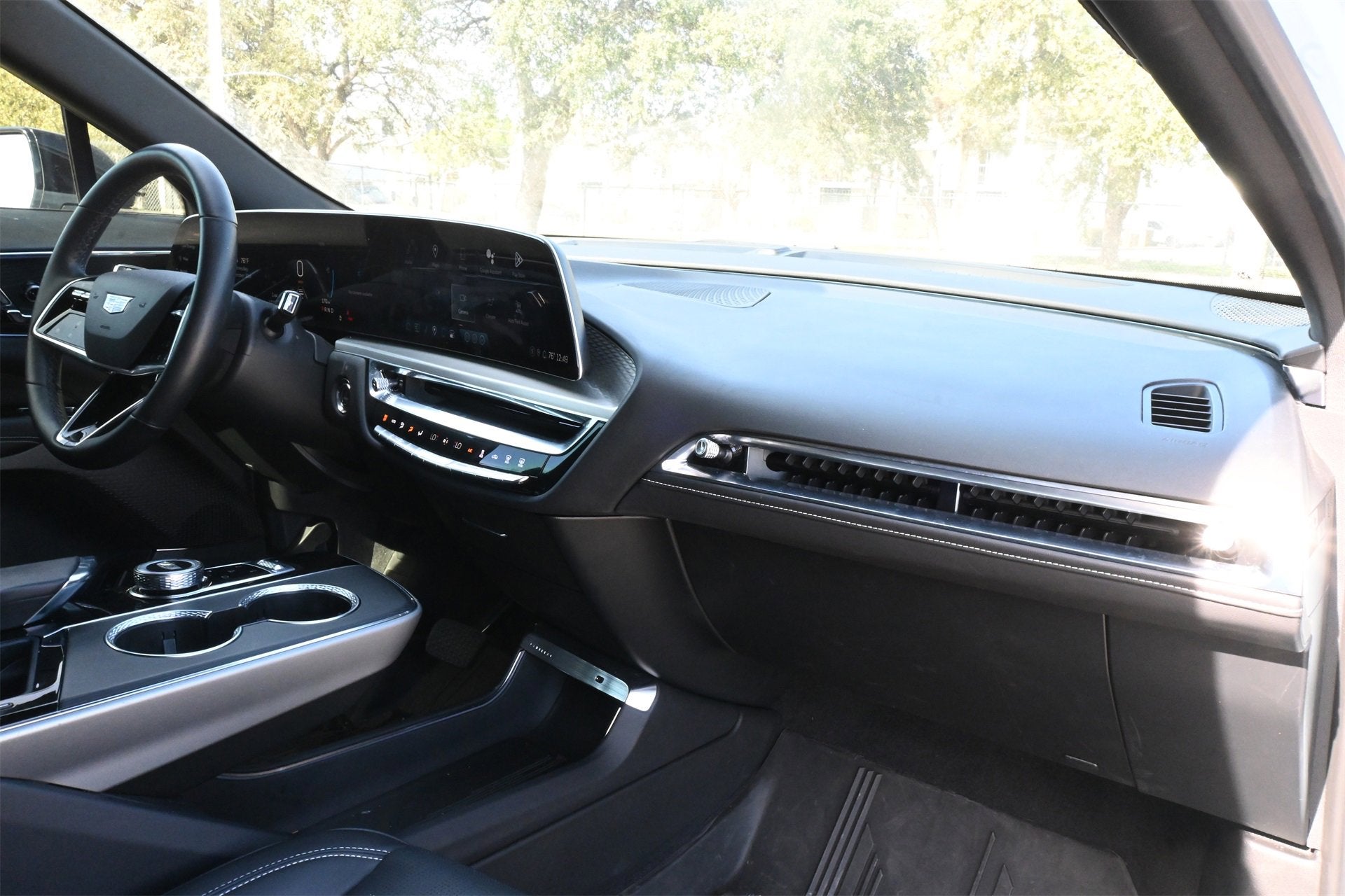 2024 Cadillac LYRIQ Luxury 1