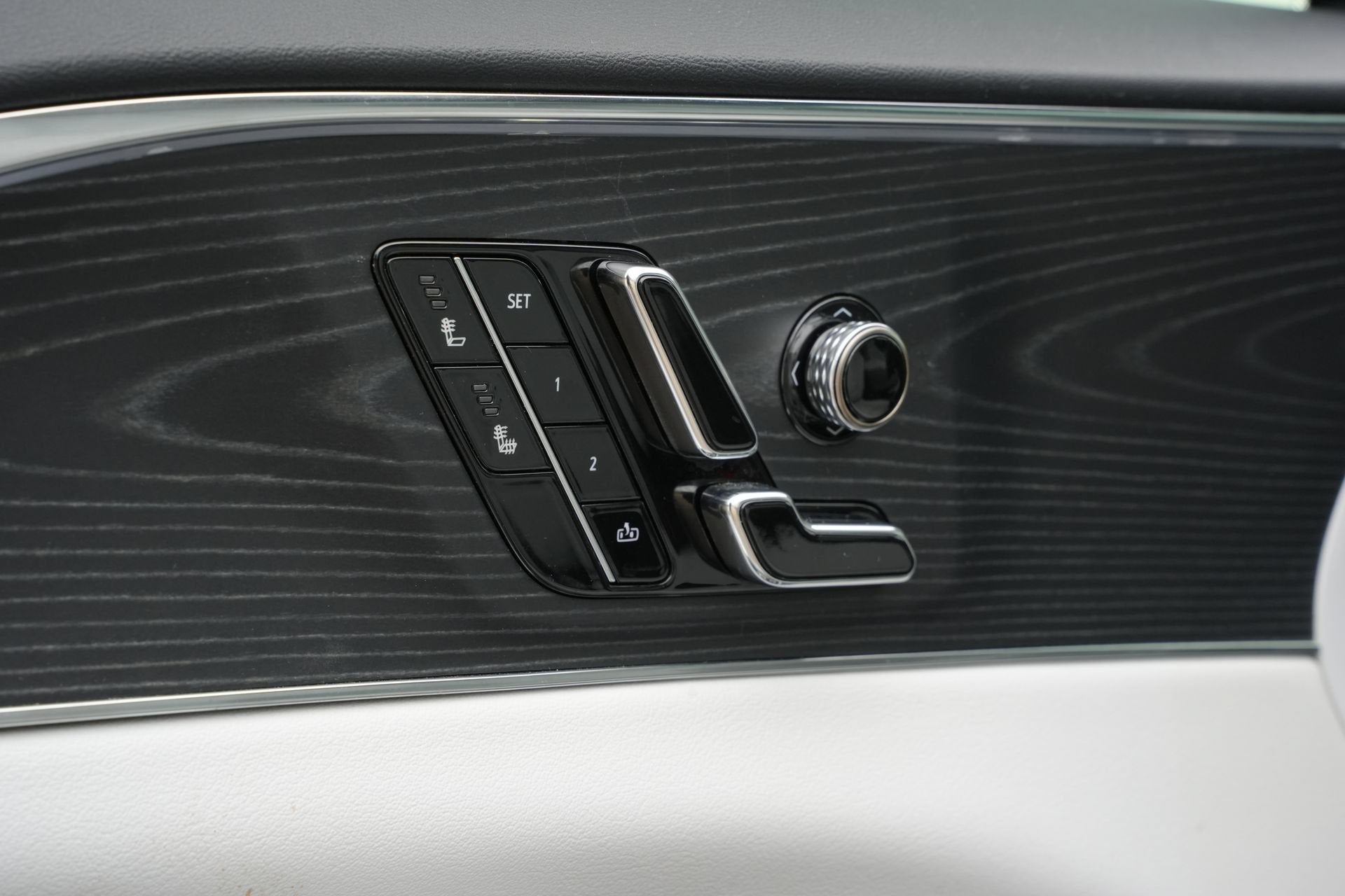 2024 Cadillac LYRIQ Luxury 1