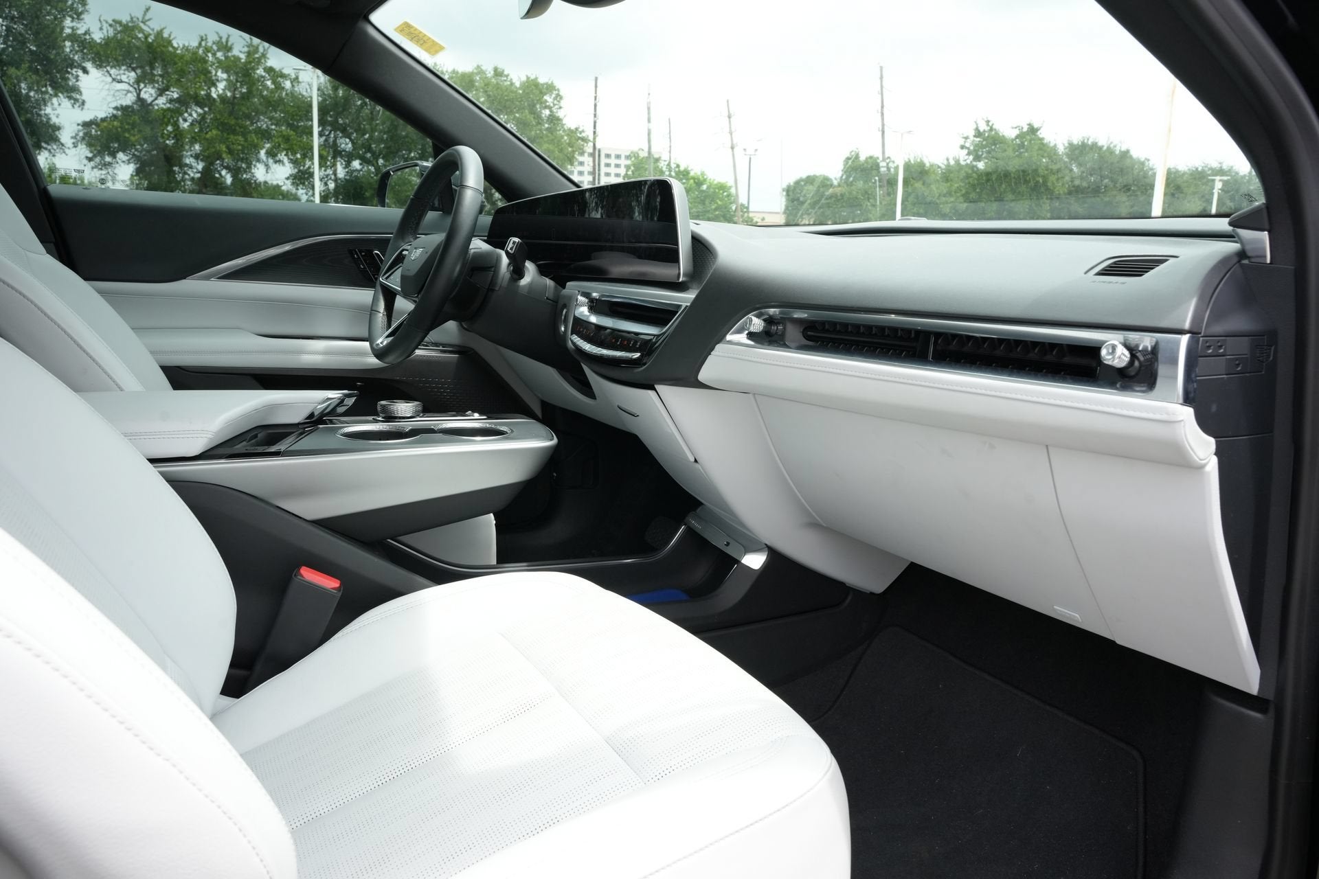 2024 Cadillac LYRIQ Luxury 1