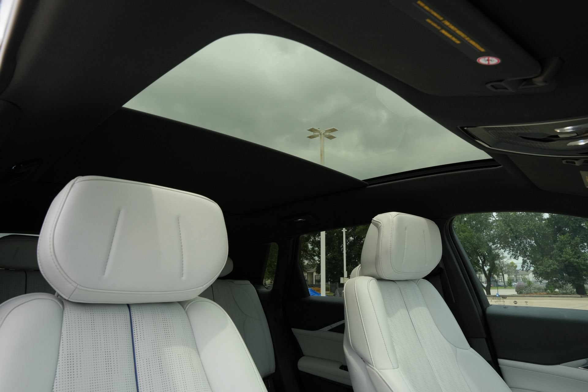 2024 Cadillac LYRIQ Luxury 1