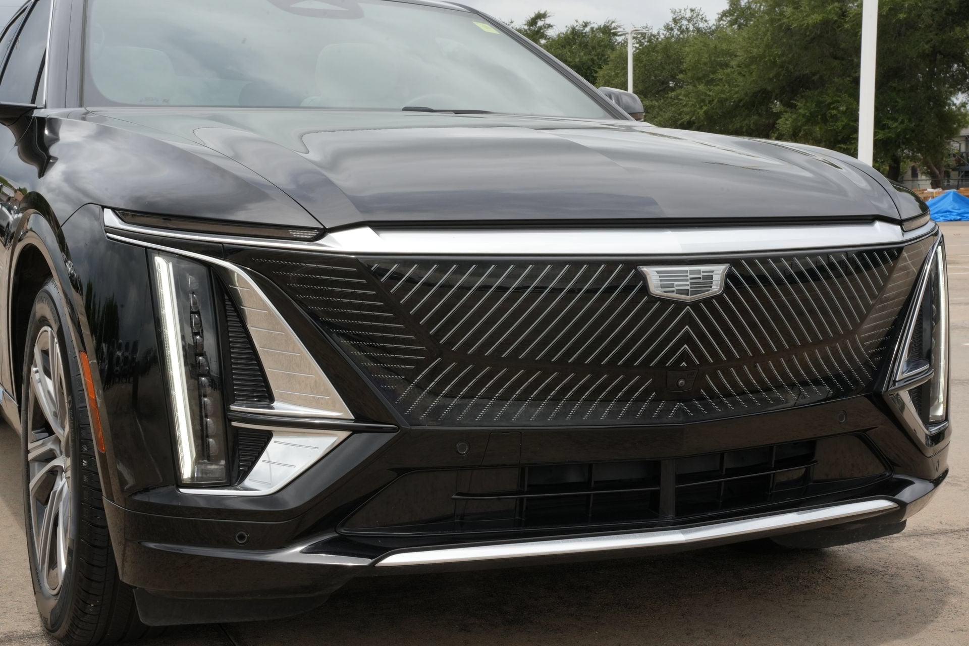 2024 Cadillac LYRIQ Luxury 1