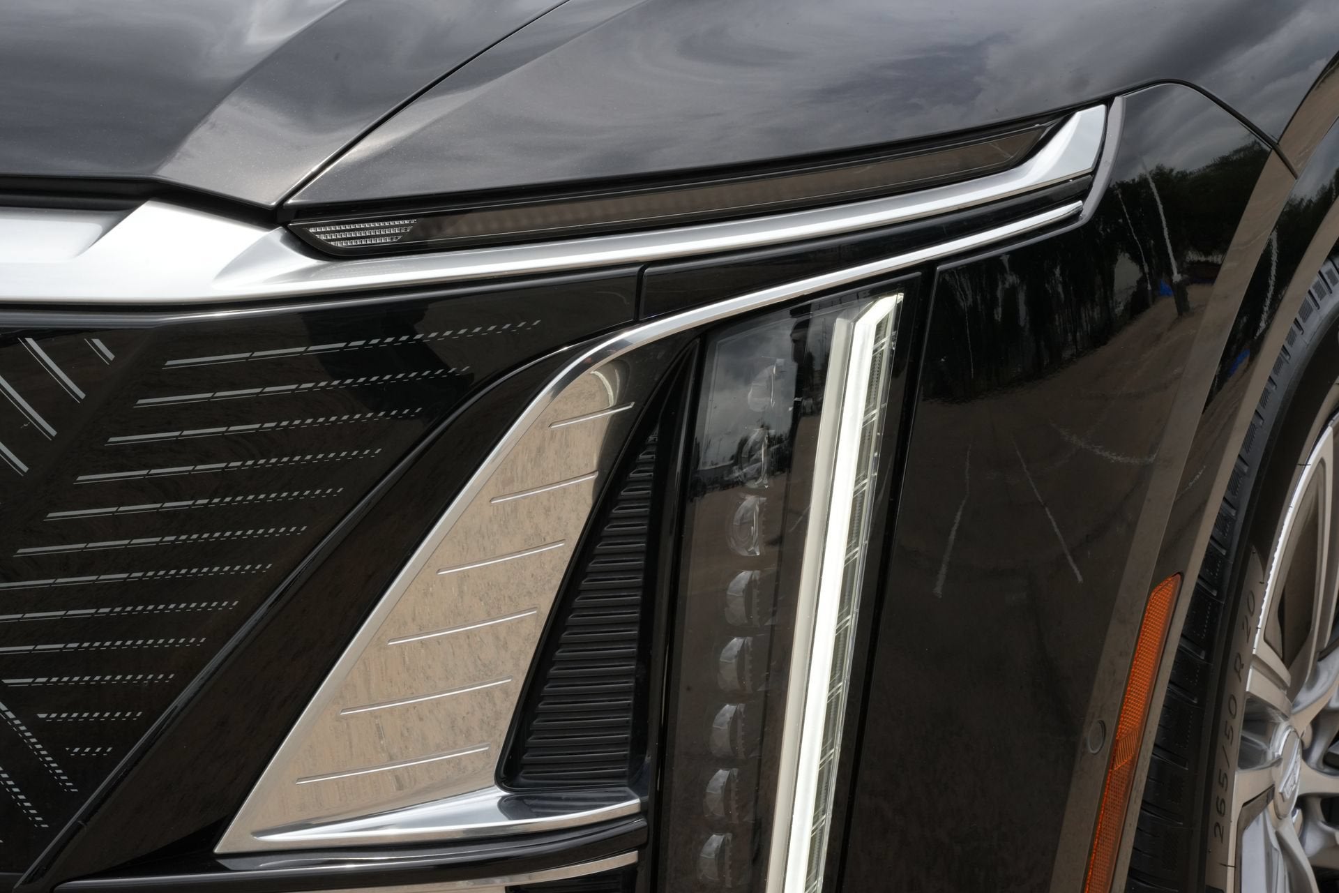 2024 Cadillac LYRIQ Luxury 1