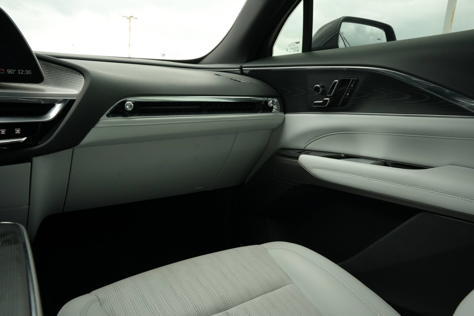 2024 Cadillac LYRIQ Luxury 1
