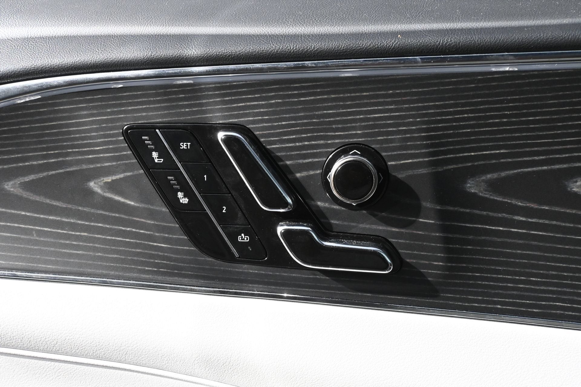 2024 Cadillac LYRIQ Luxury 1
