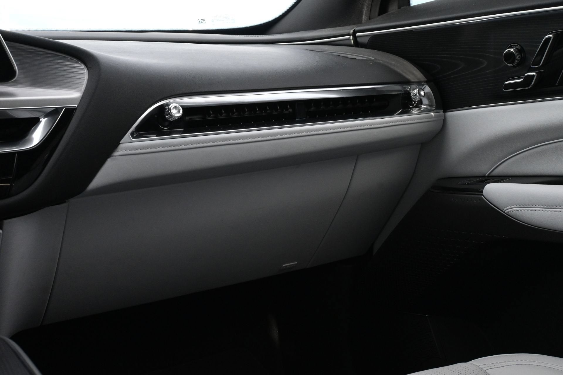 2024 Cadillac LYRIQ Luxury 1